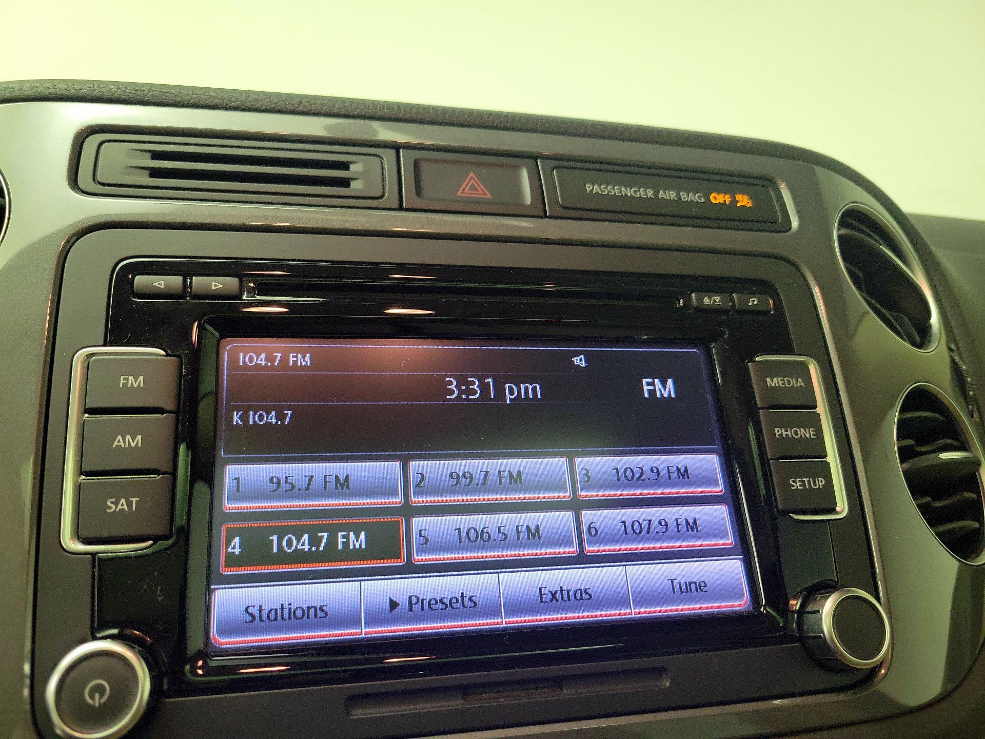 Thumbnail: 2015 Volkswagen Tiguan - 15