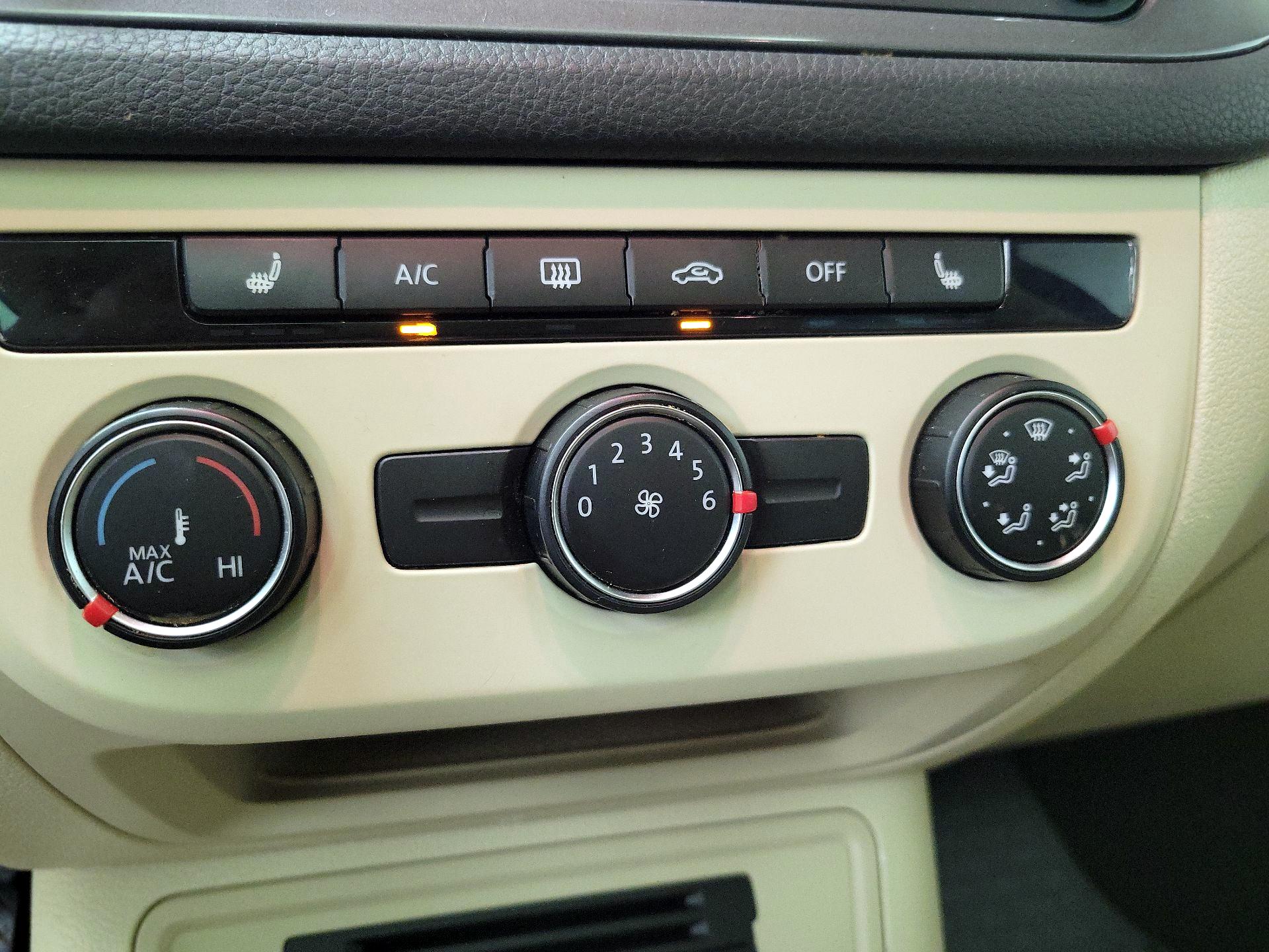 Thumbnail: 2015 Volkswagen Tiguan - 16