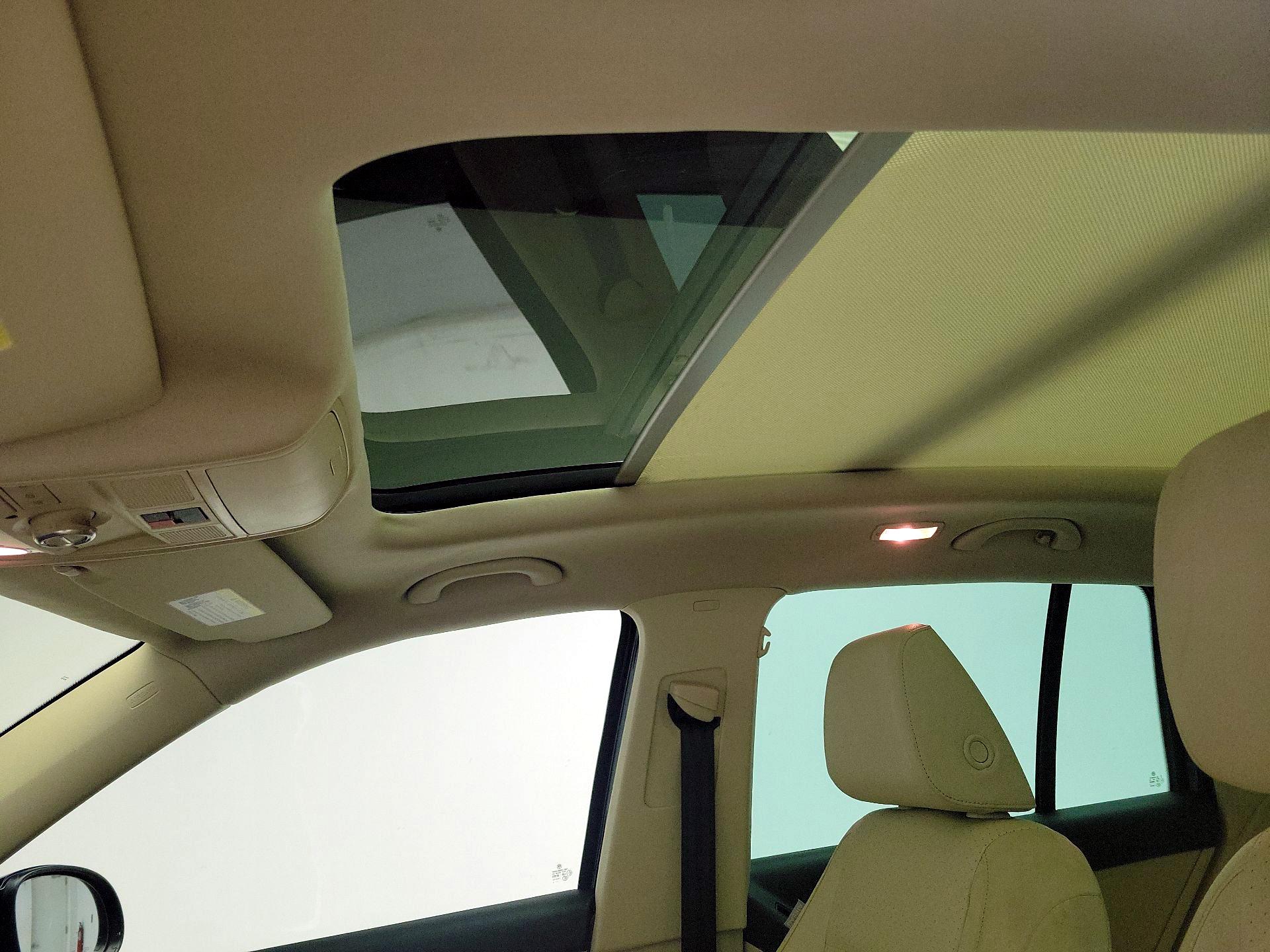 Thumbnail: 2015 Volkswagen Tiguan - 19