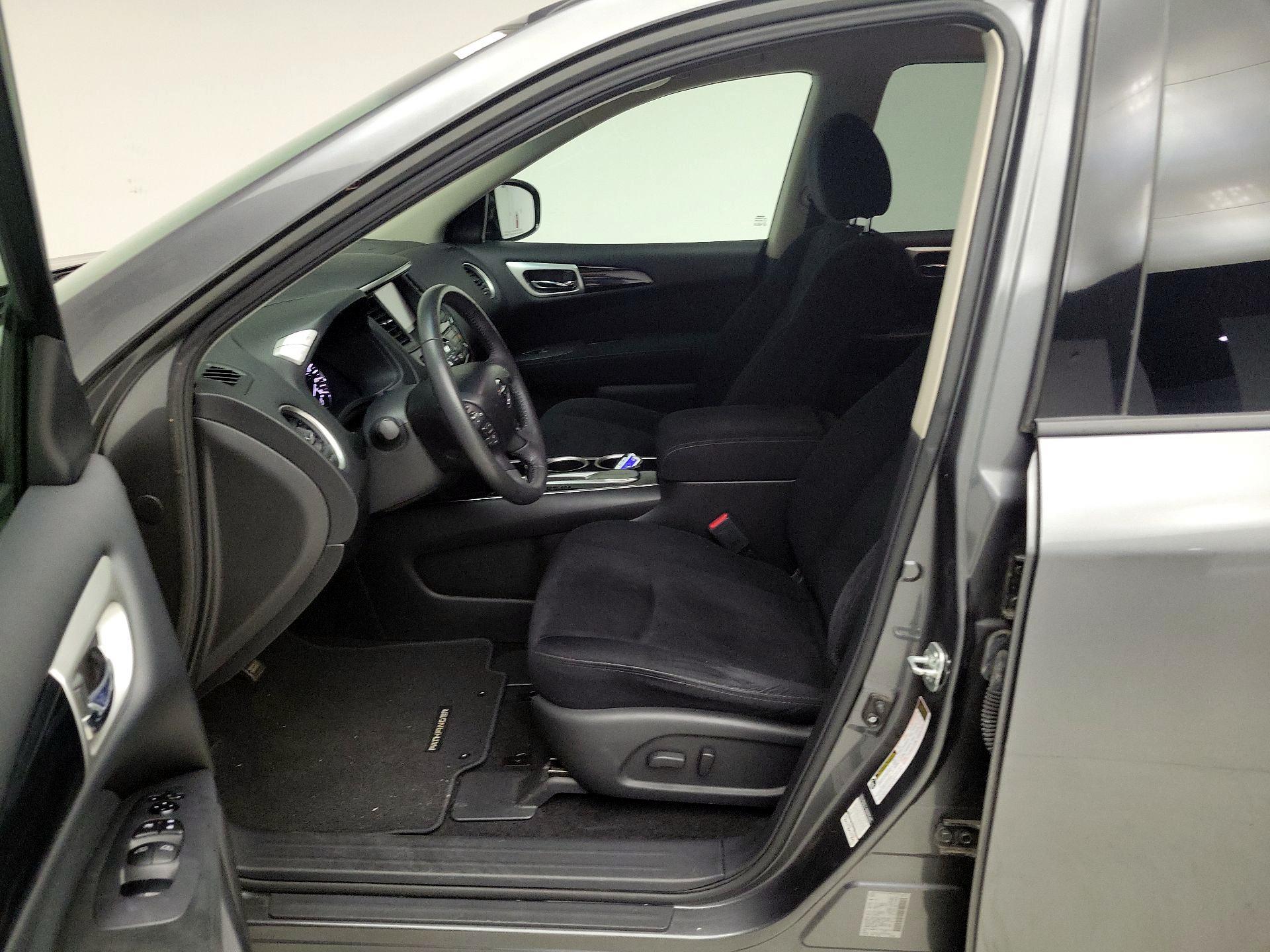 Thumbnail: 2015 Nissan Pathfinder - 11