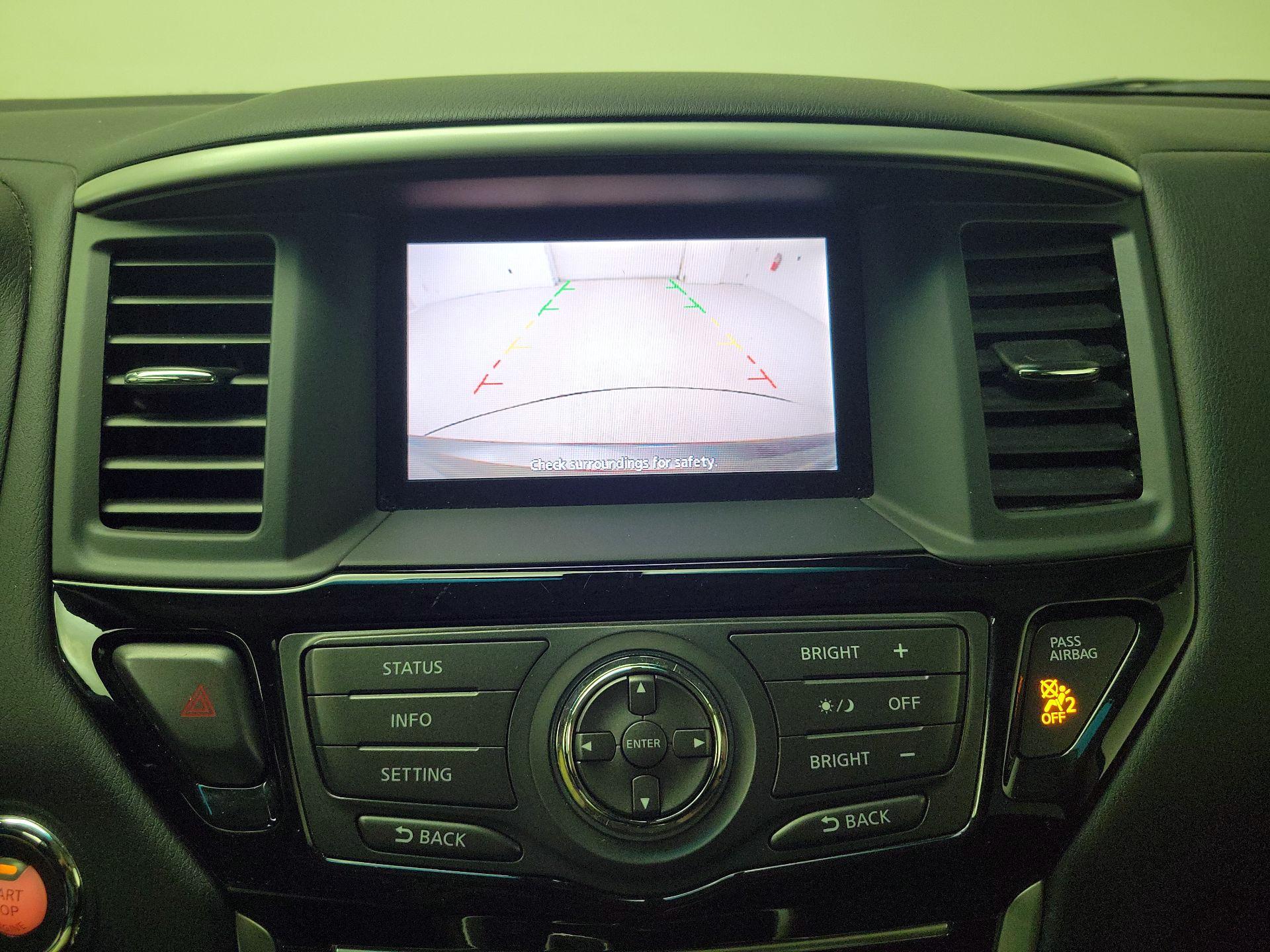Thumbnail: 2015 Nissan Pathfinder - 14