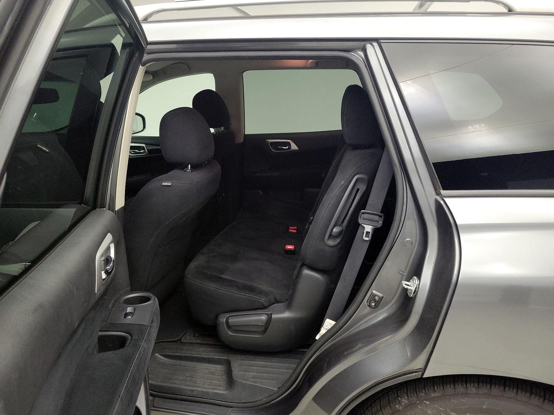Thumbnail: 2015 Nissan Pathfinder - 19