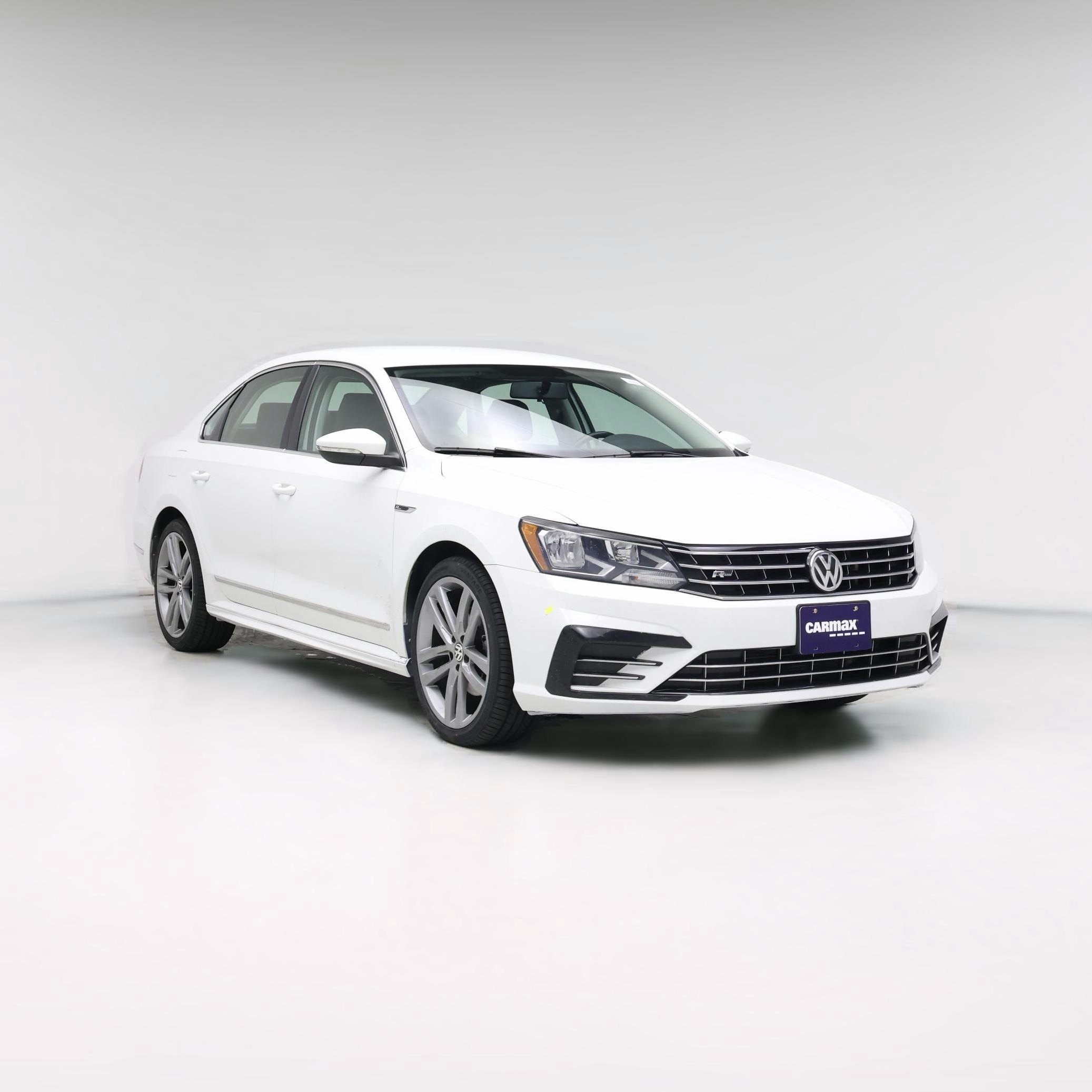 Thumbnail: 2017 Volkswagen Passat - 1