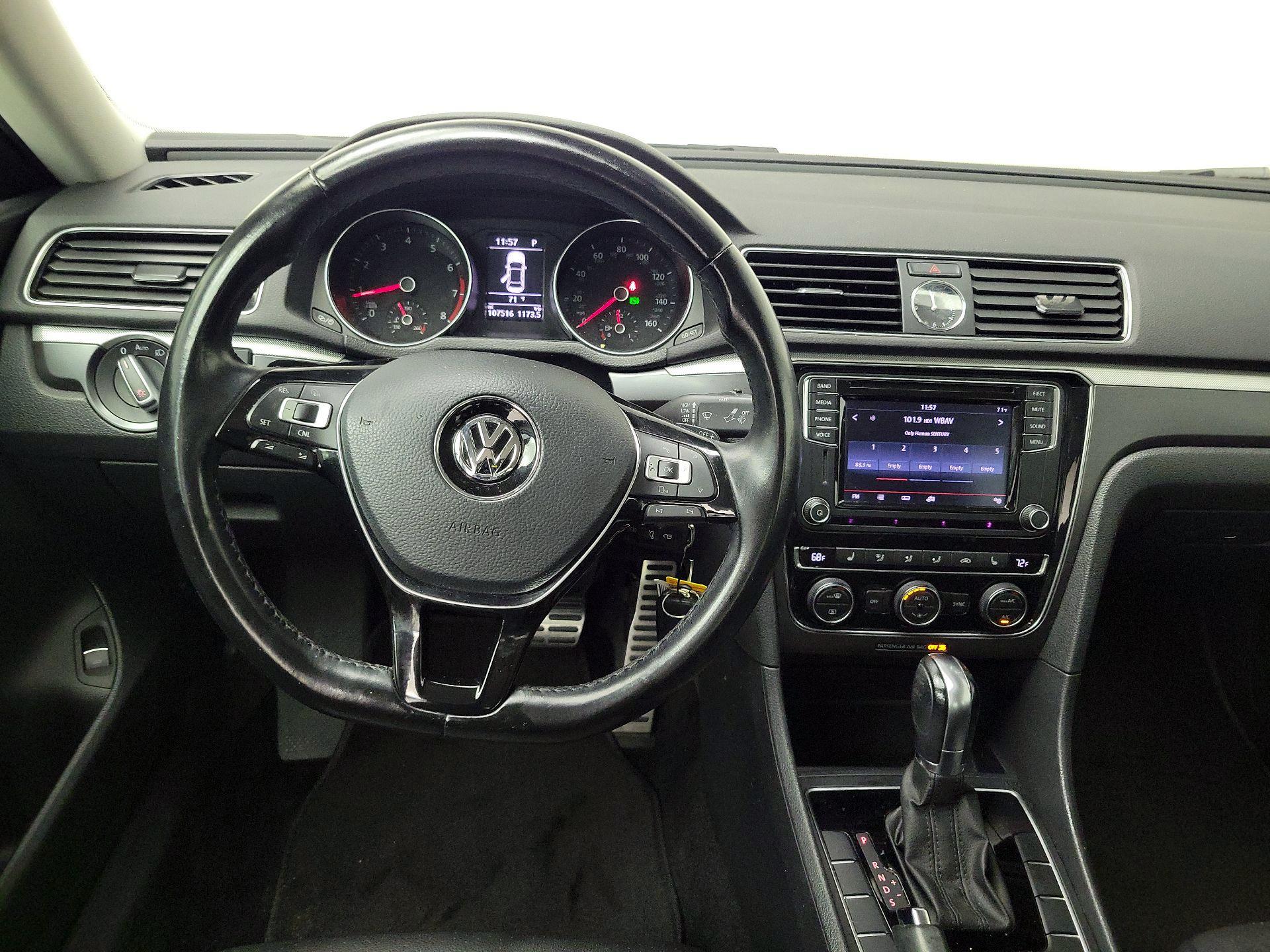Thumbnail: 2017 Volkswagen Passat - 10