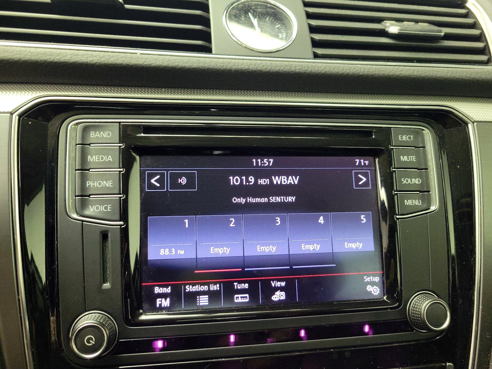 Thumbnail: 2017 Volkswagen Passat - 15