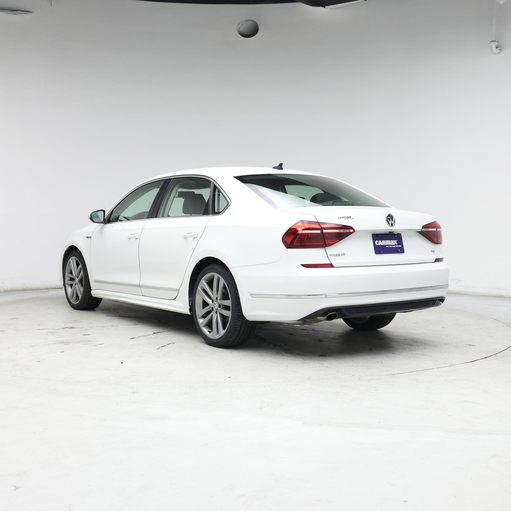 Thumbnail: 2017 Volkswagen Passat - 2