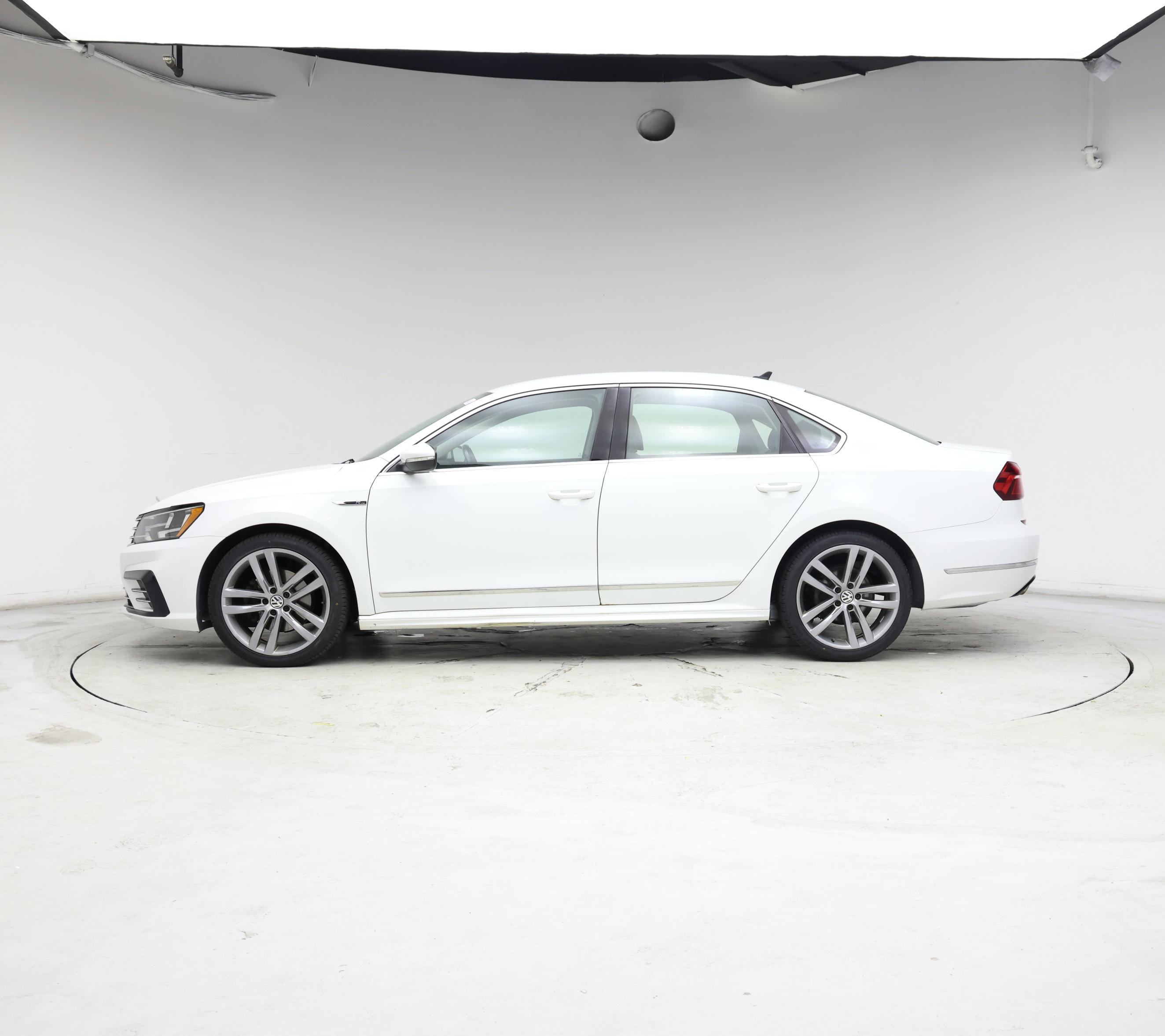 Thumbnail: 2017 Volkswagen Passat - 3