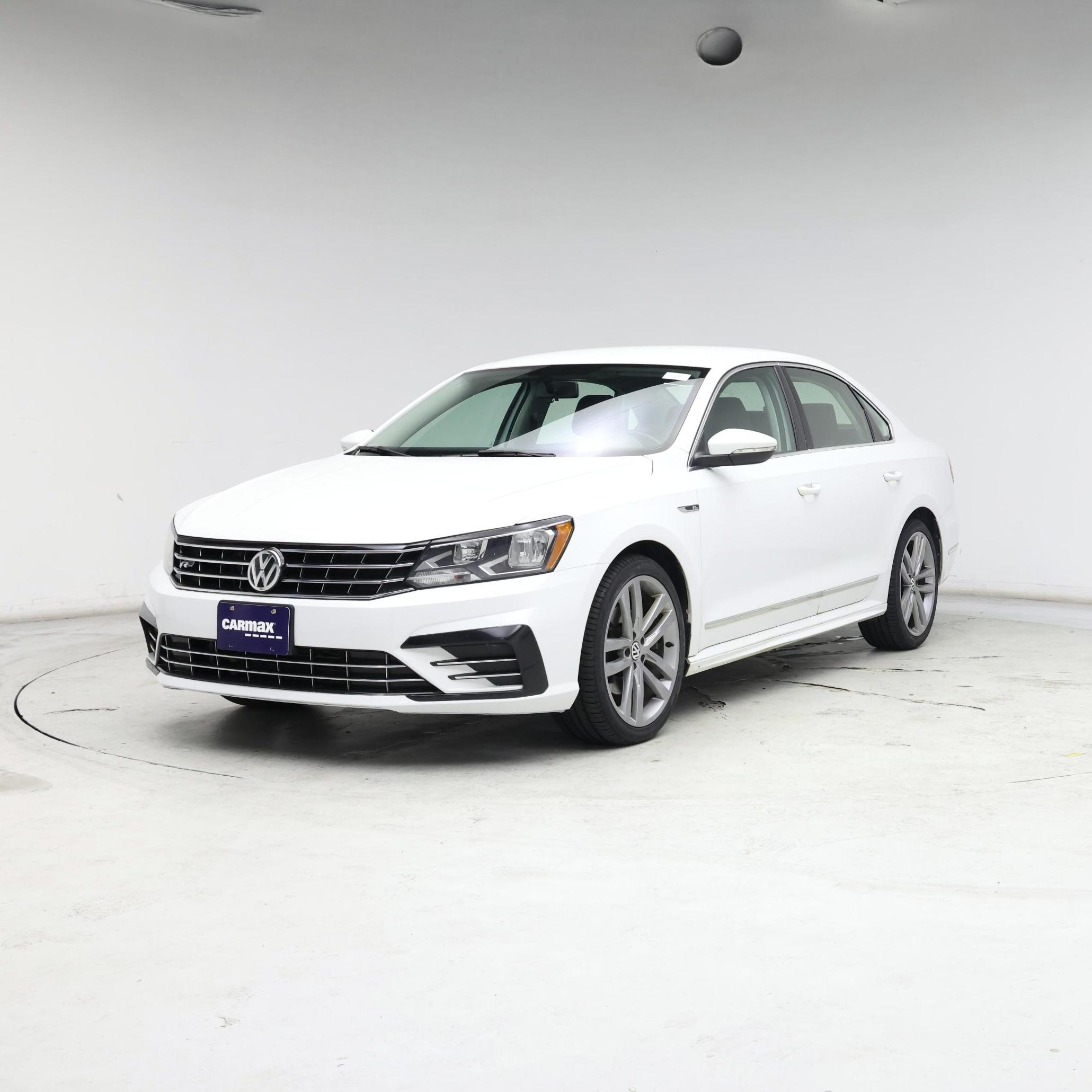 Thumbnail: 2017 Volkswagen Passat - 4