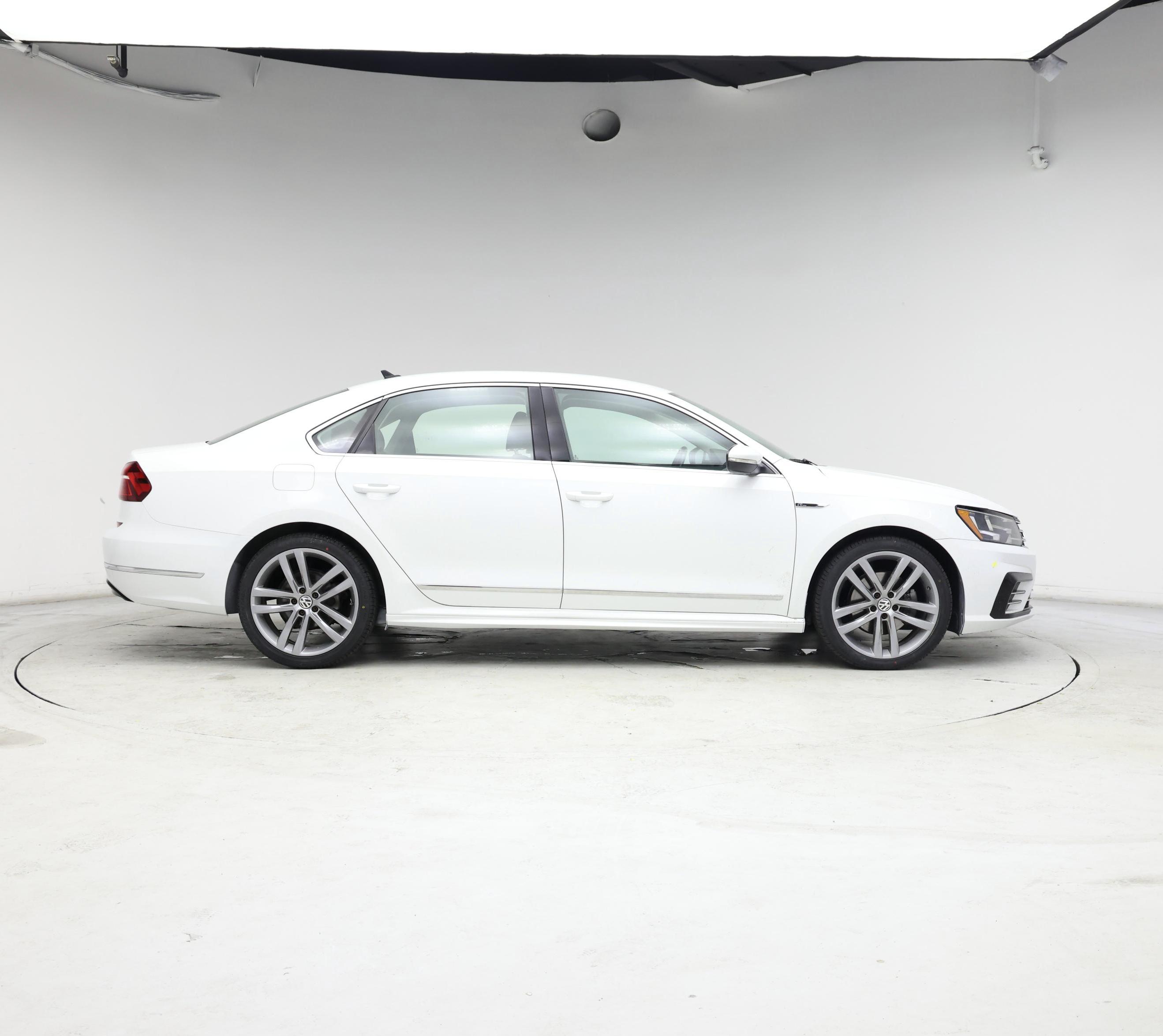 Thumbnail: 2017 Volkswagen Passat - 7