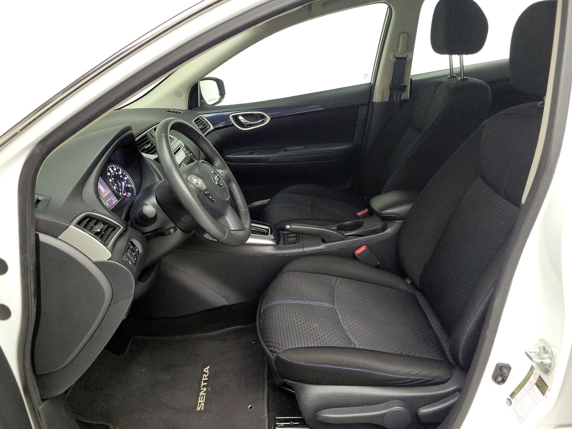Thumbnail: 2016 Nissan Sentra - 11