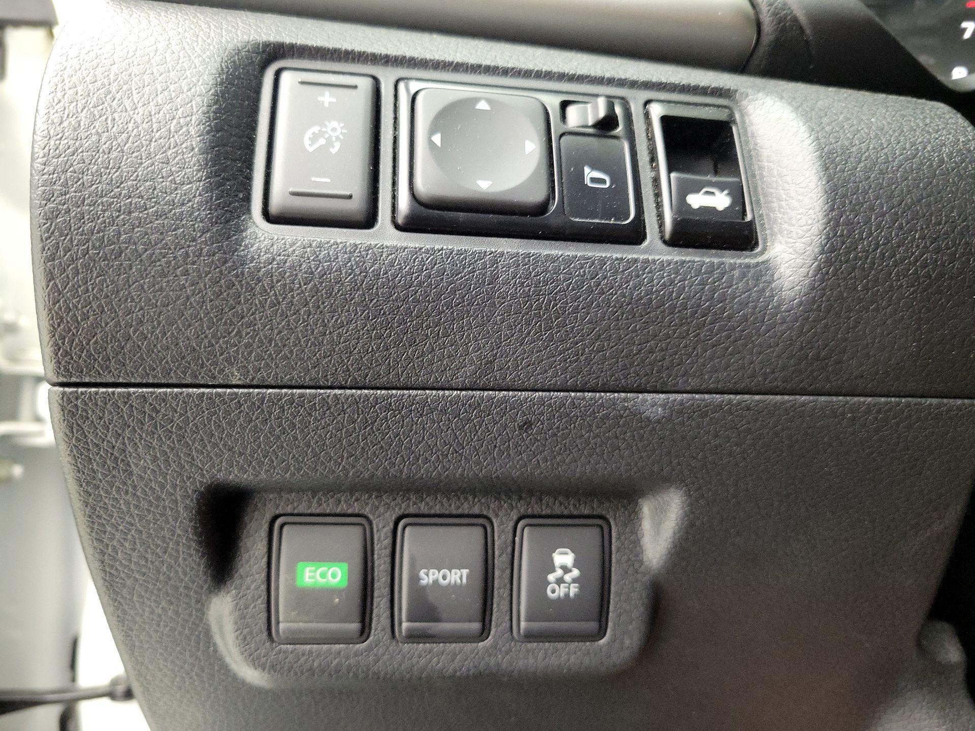Thumbnail: 2016 Nissan Sentra - 13
