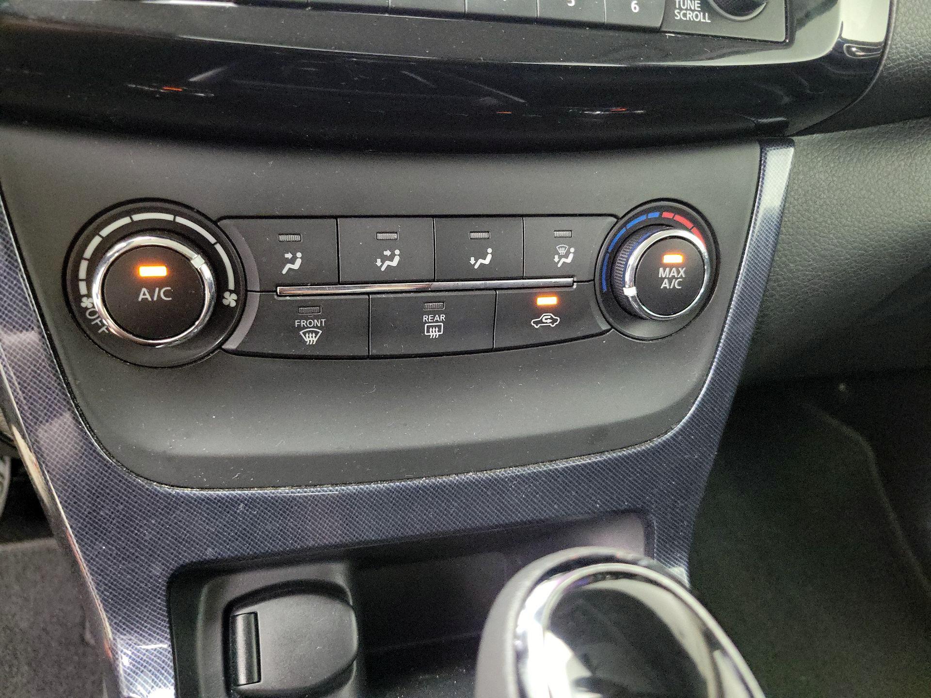 Thumbnail: 2016 Nissan Sentra - 16