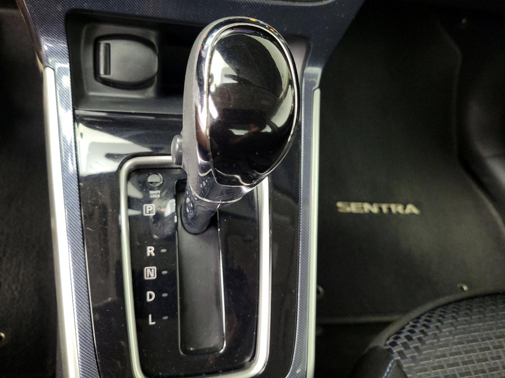 Thumbnail: 2016 Nissan Sentra - 17