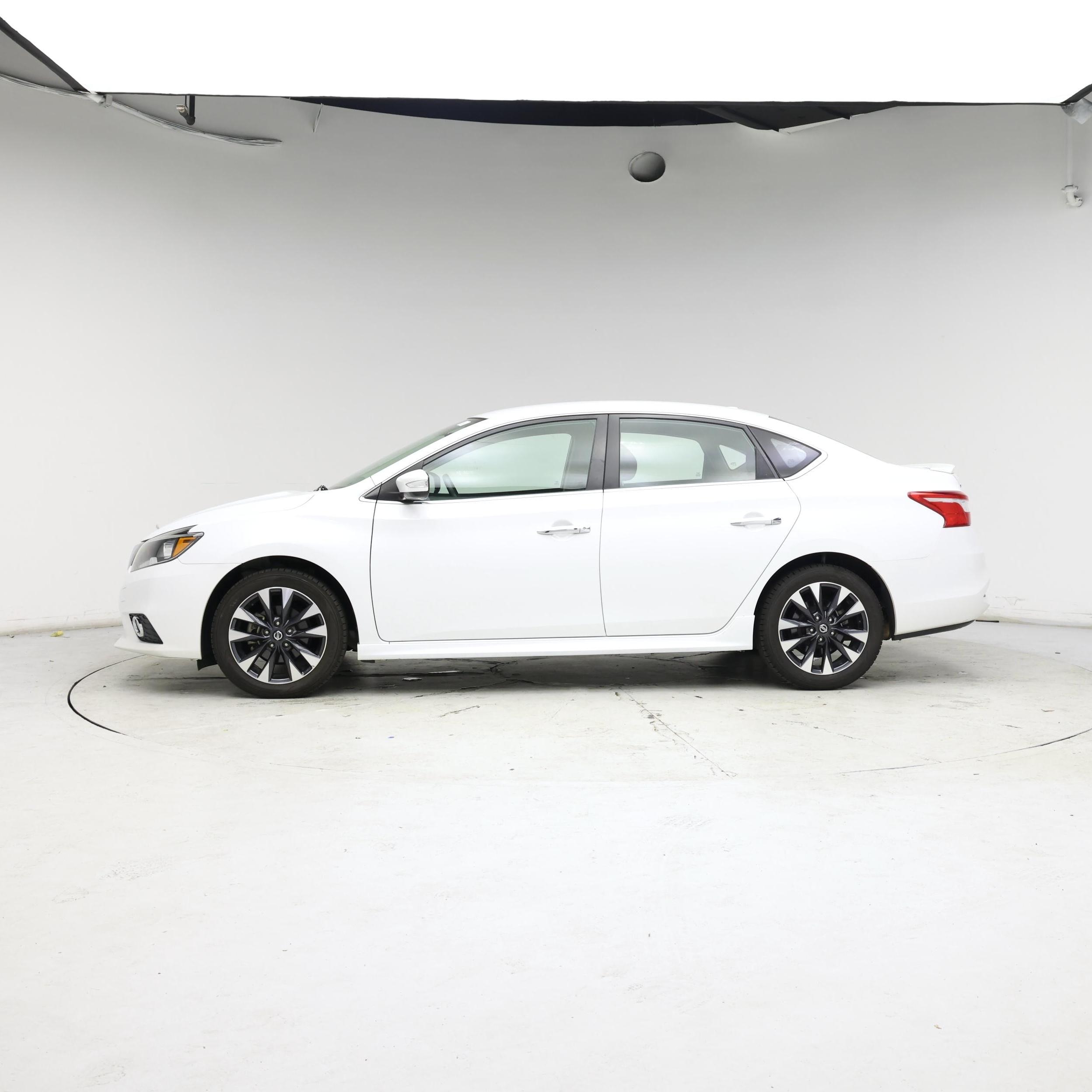 Thumbnail: 2016 Nissan Sentra - 3