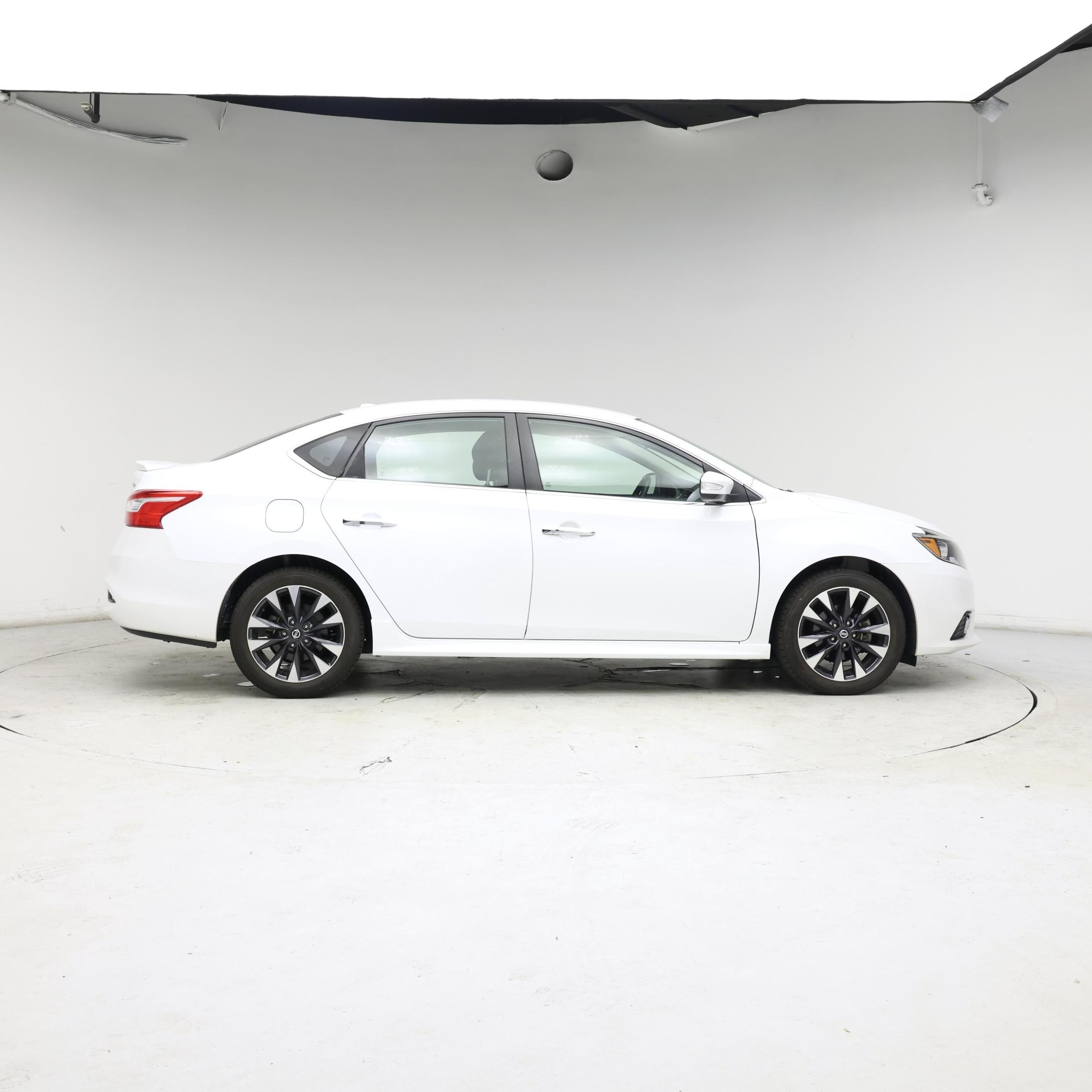 Thumbnail: 2016 Nissan Sentra - 7