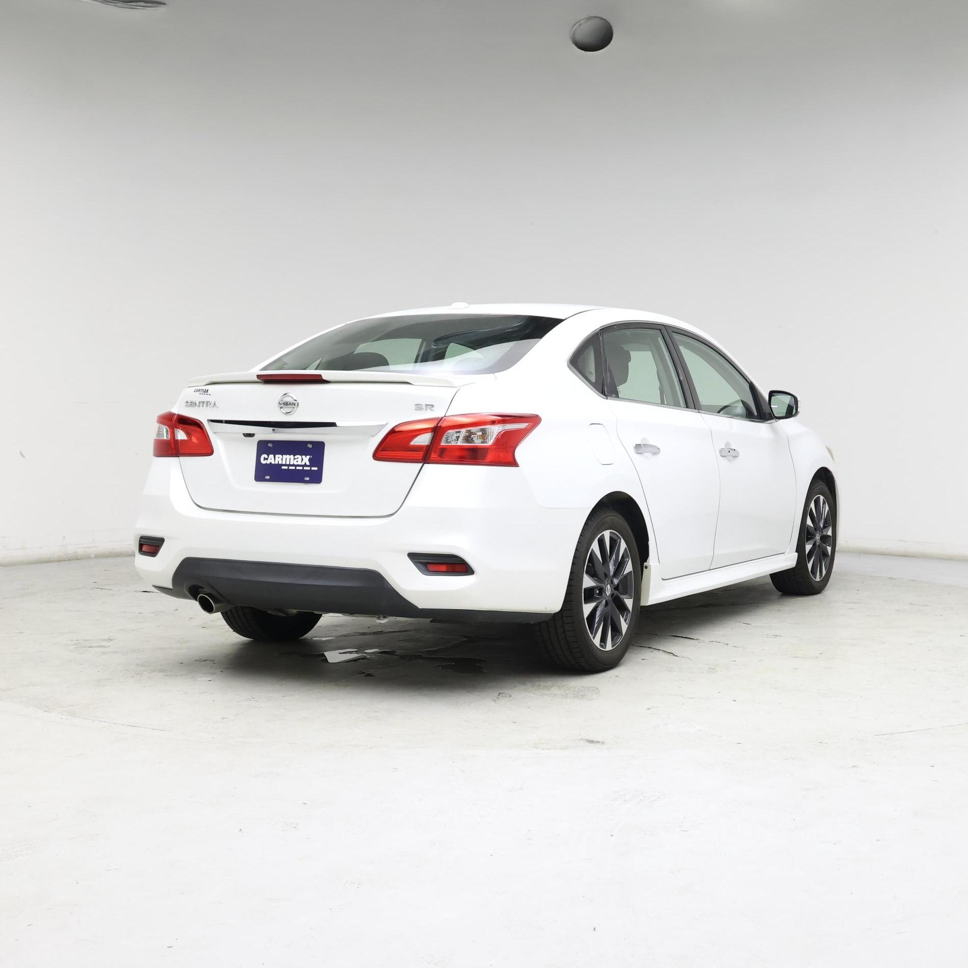 Thumbnail: 2016 Nissan Sentra - 8