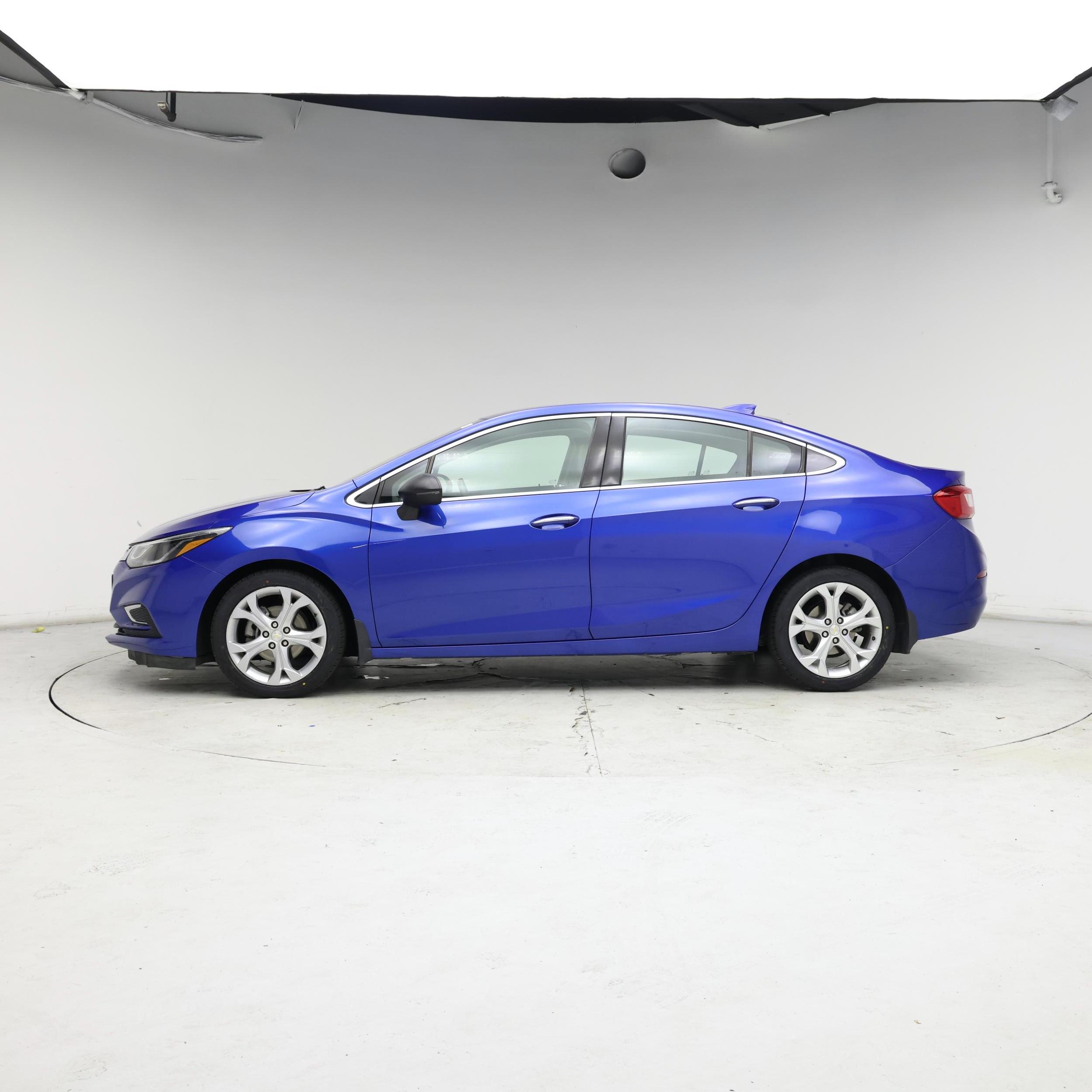 Thumbnail: 2017 Chevrolet Cruze - 3
