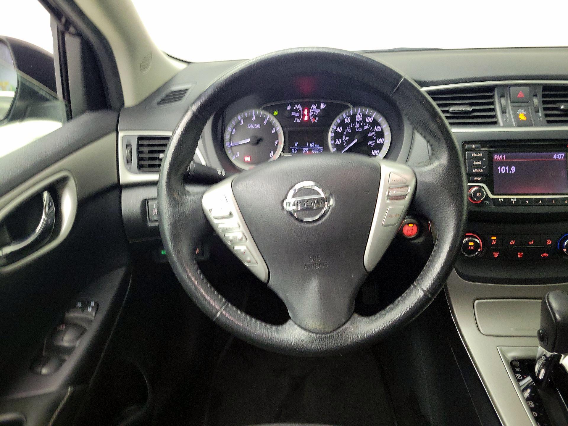 Thumbnail: 2015 Nissan Sentra - 10