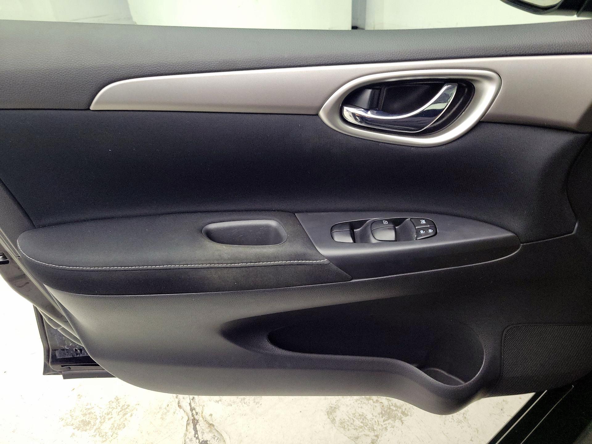 Thumbnail: 2015 Nissan Sentra - 12