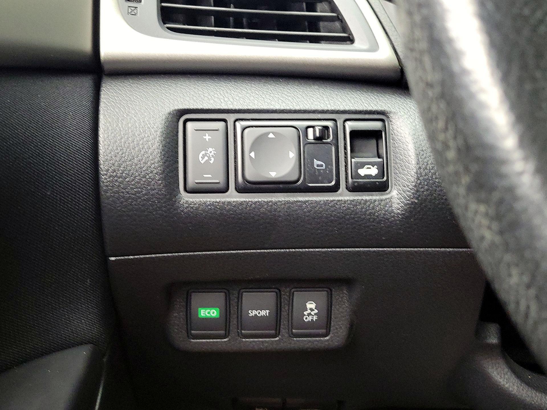 Thumbnail: 2015 Nissan Sentra - 13