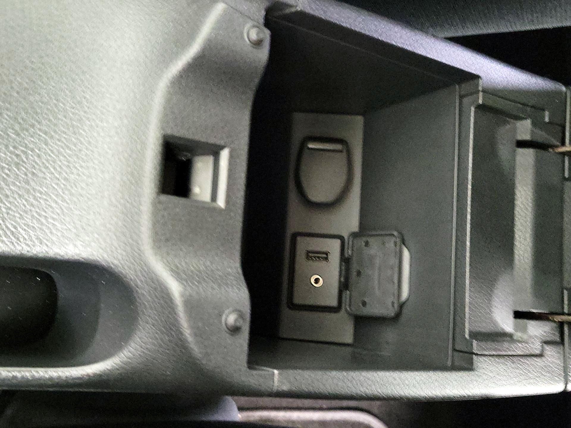 Thumbnail: 2015 Nissan Sentra - 18