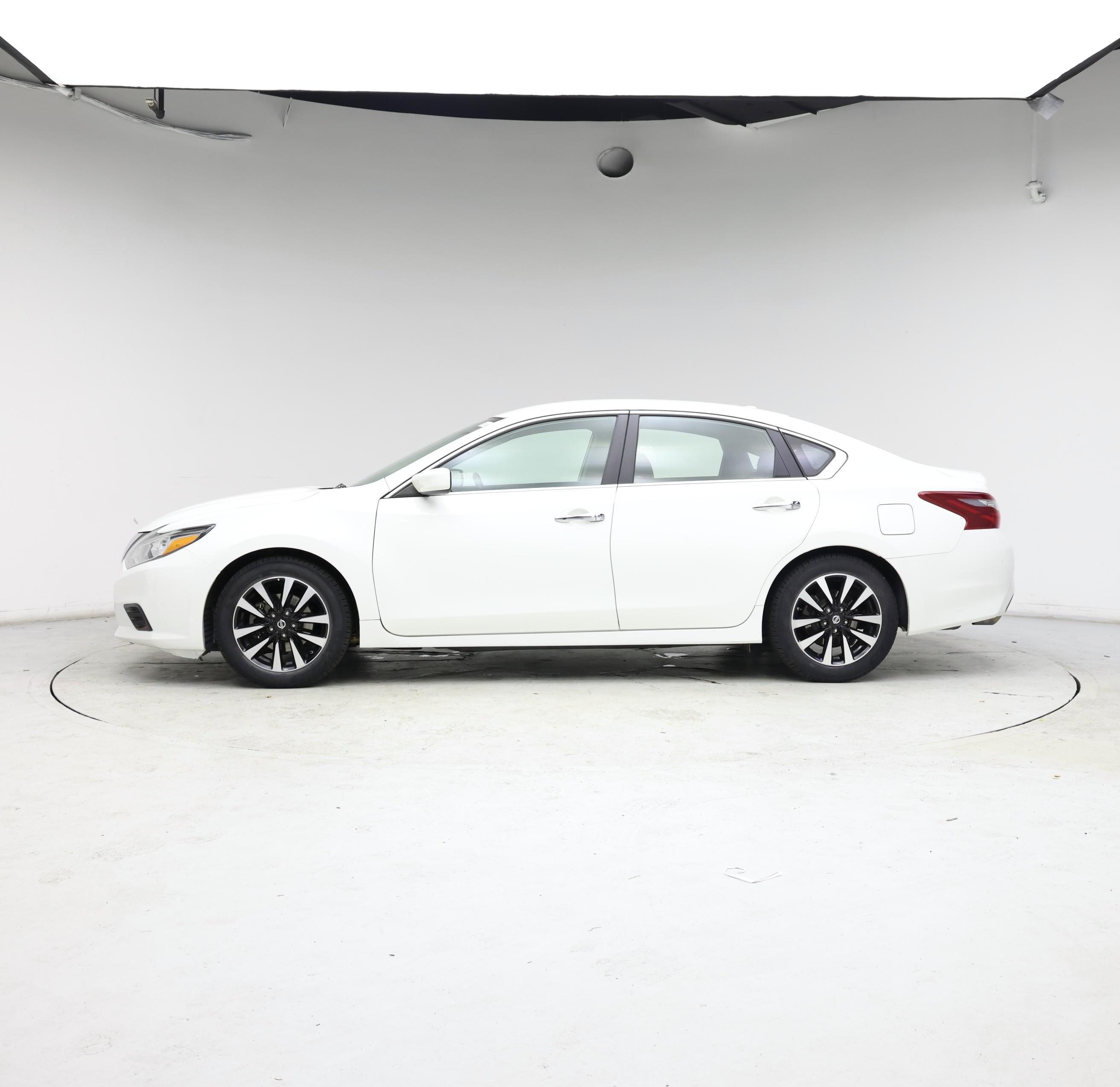 Thumbnail: 2018 Nissan Altima - 3