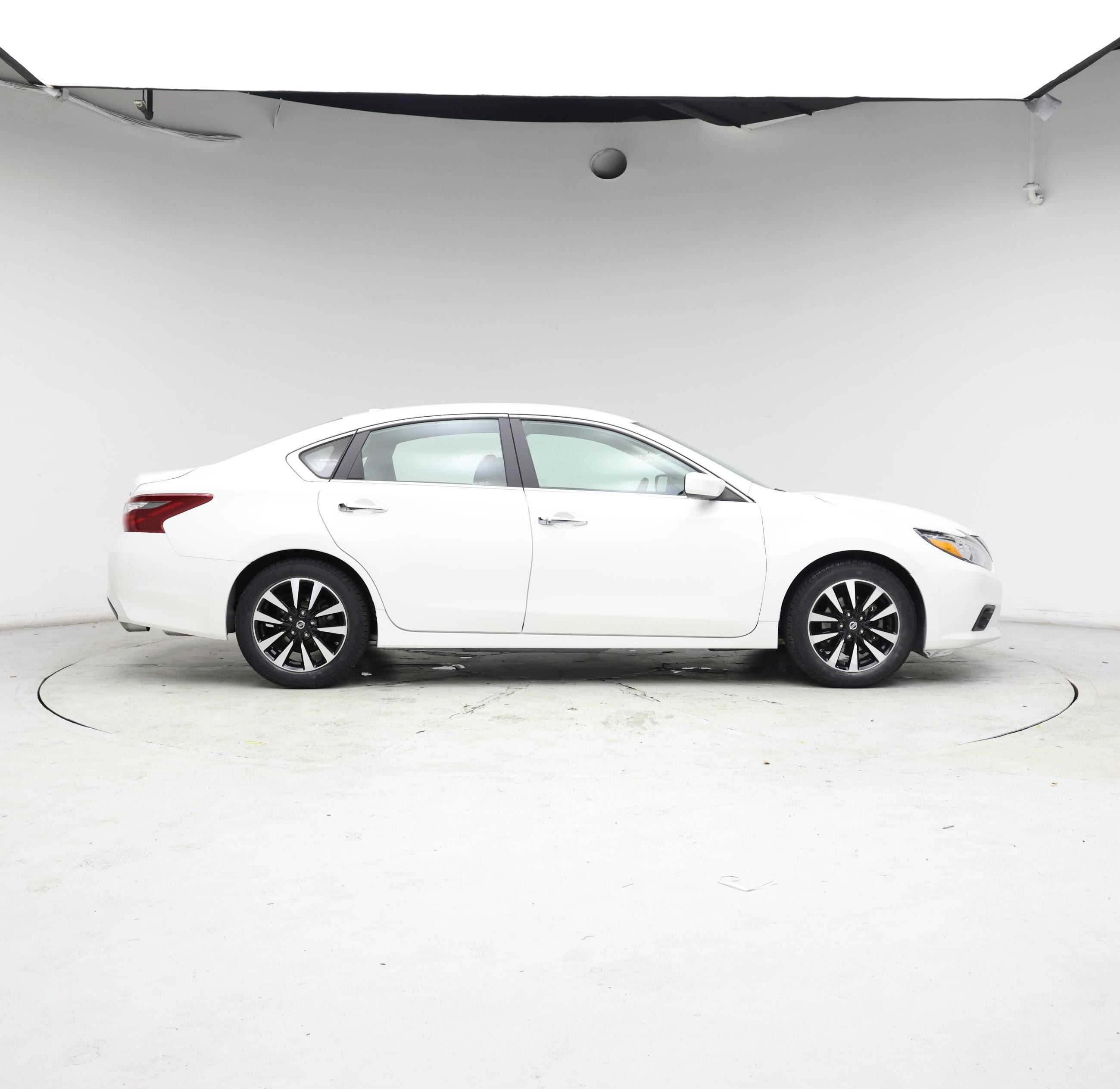 Thumbnail: 2018 Nissan Altima - 7