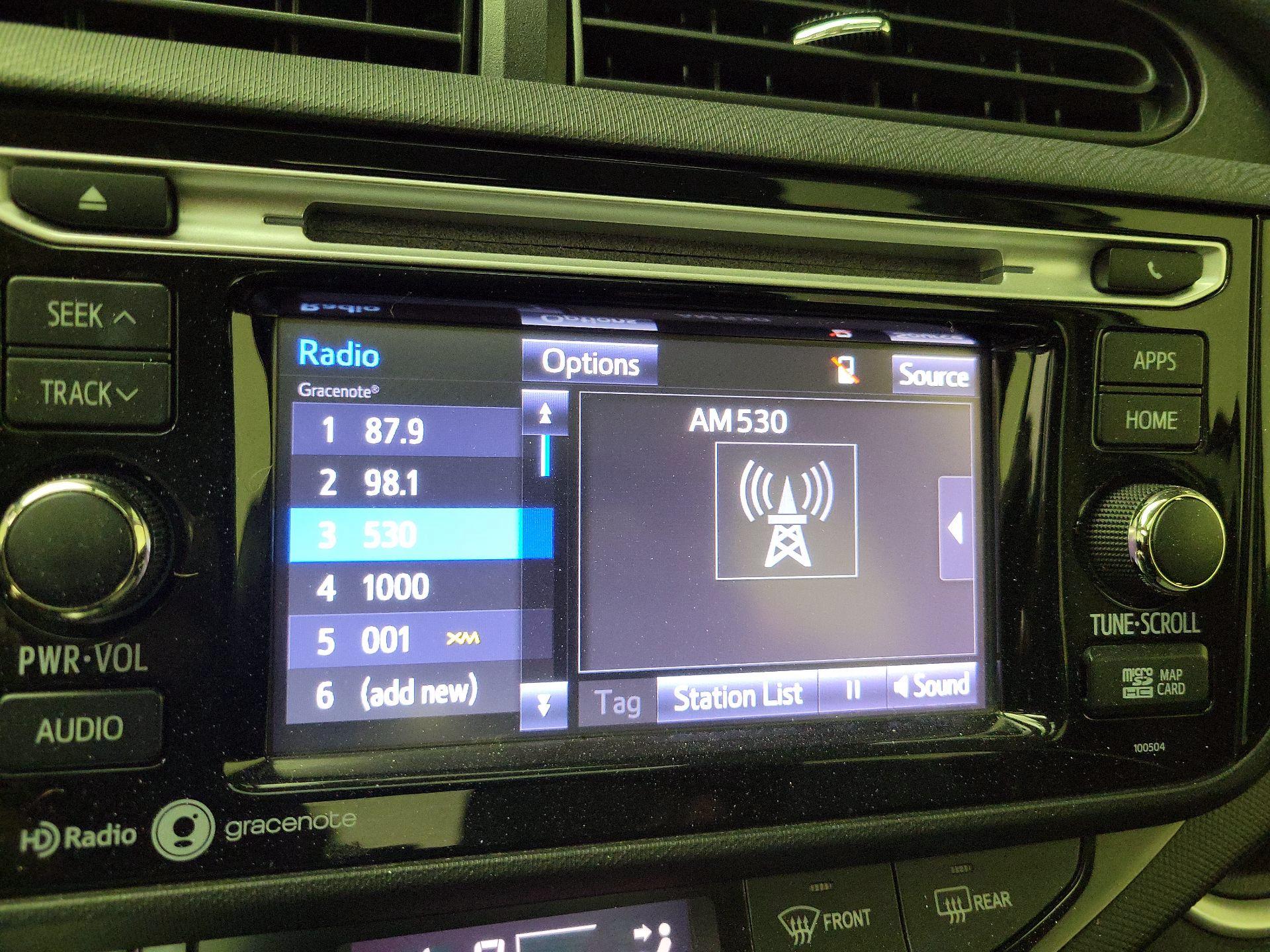 Thumbnail: 2015 Toyota Prius c - 15