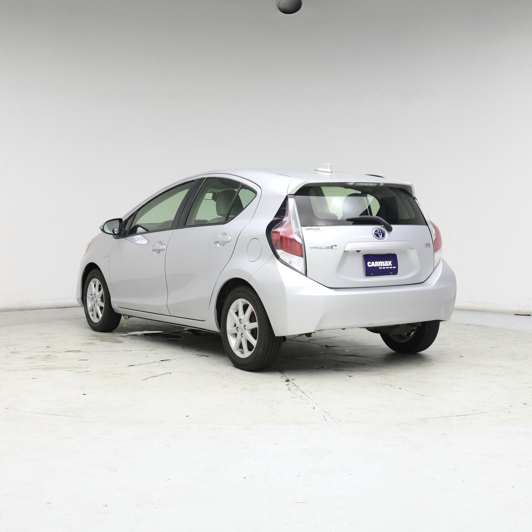 Thumbnail: 2015 Toyota Prius c - 2