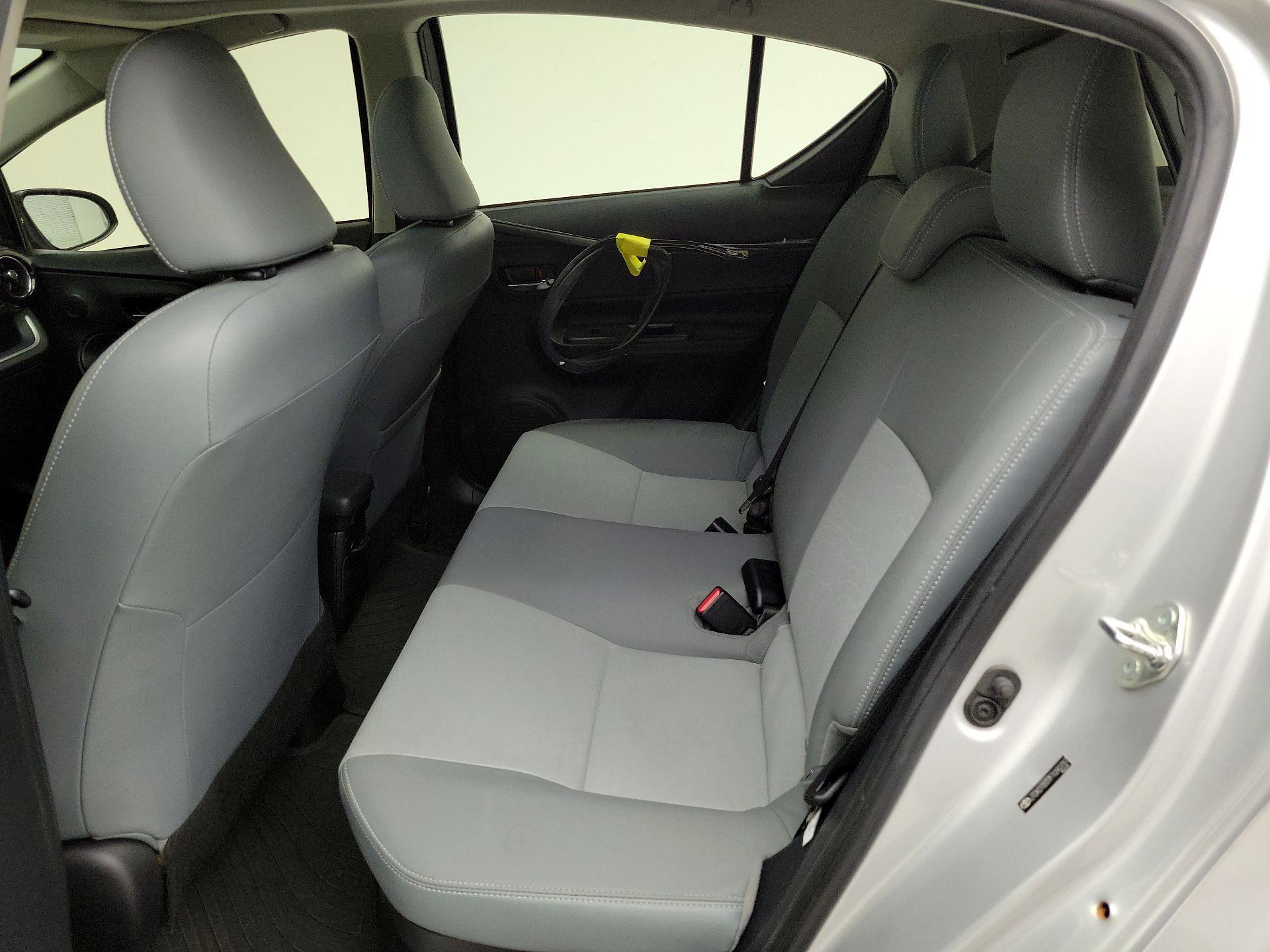 Thumbnail: 2015 Toyota Prius c - 20