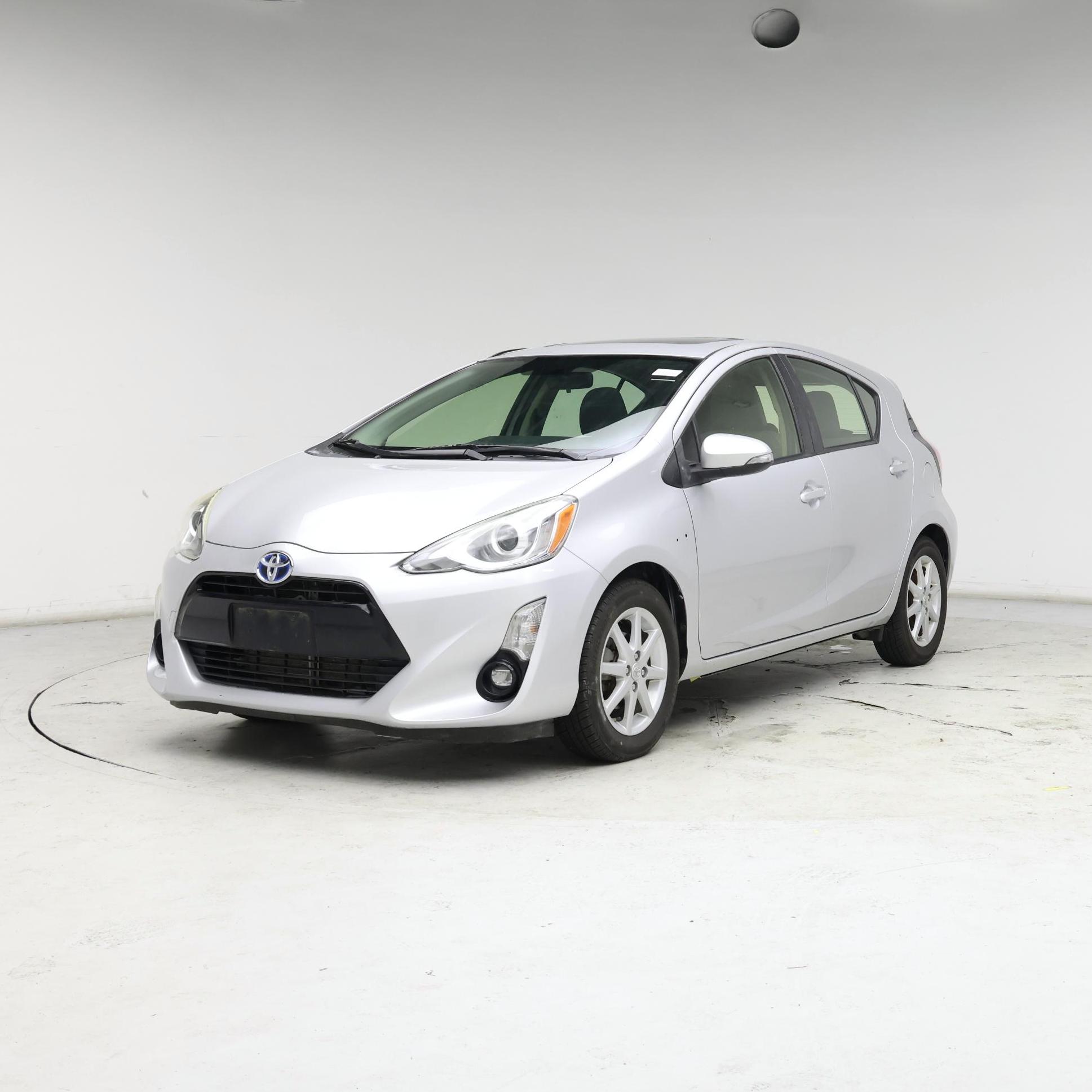 Thumbnail: 2015 Toyota Prius c - 4