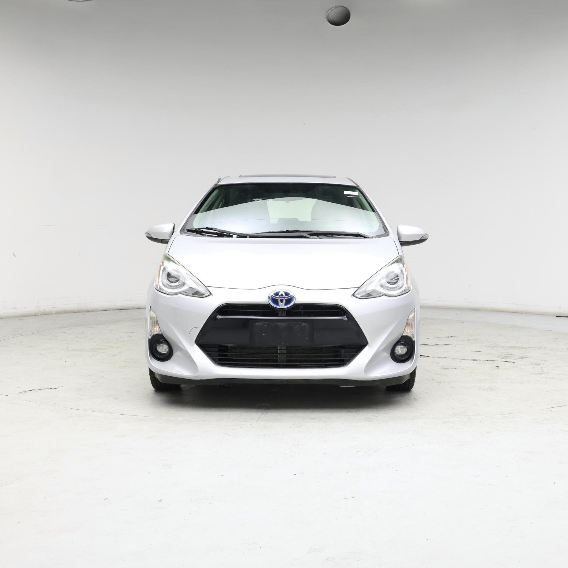 Thumbnail: 2015 Toyota Prius c - 5