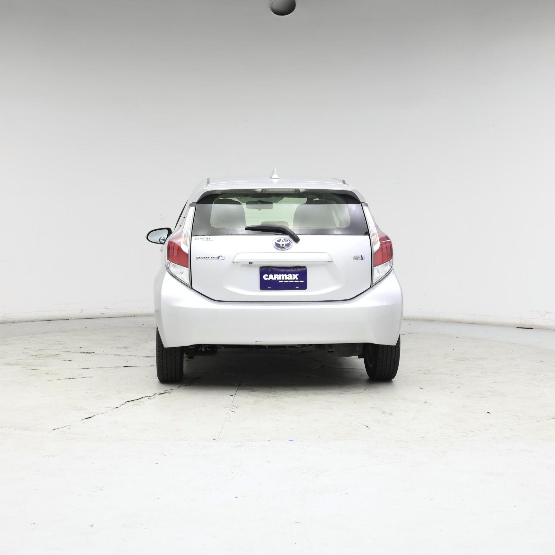Thumbnail: 2015 Toyota Prius c - 6