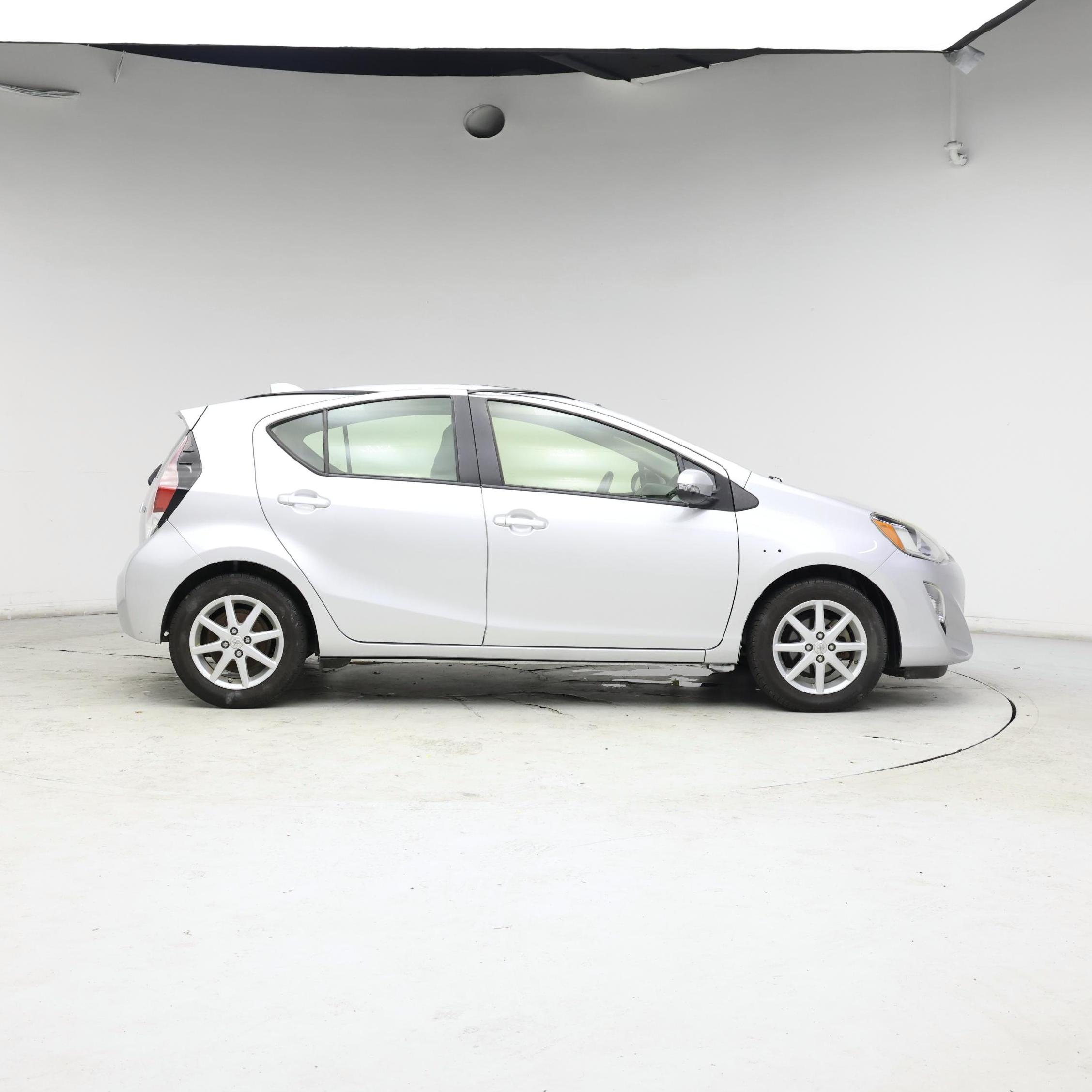 Thumbnail: 2015 Toyota Prius c - 7