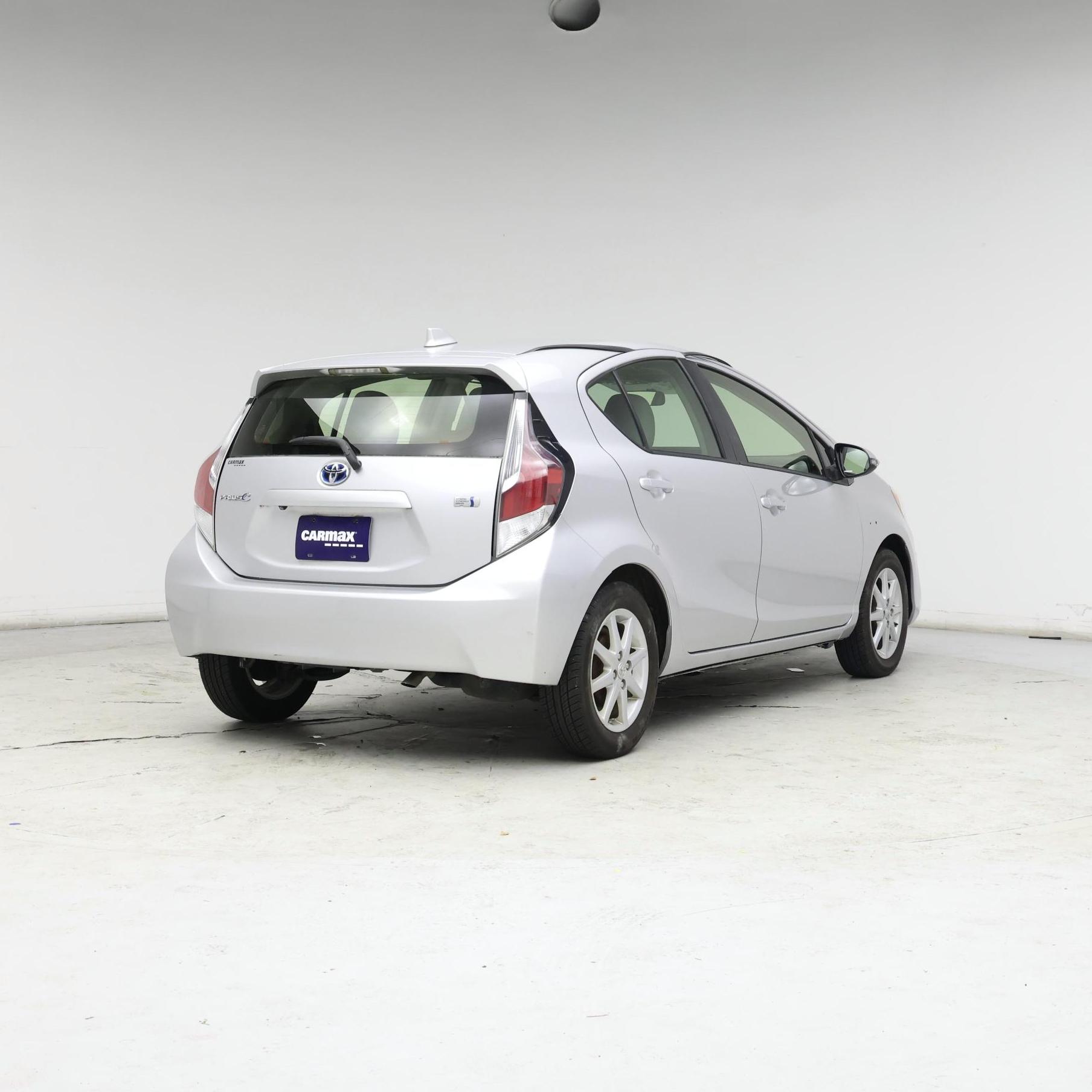 Thumbnail: 2015 Toyota Prius c - 8