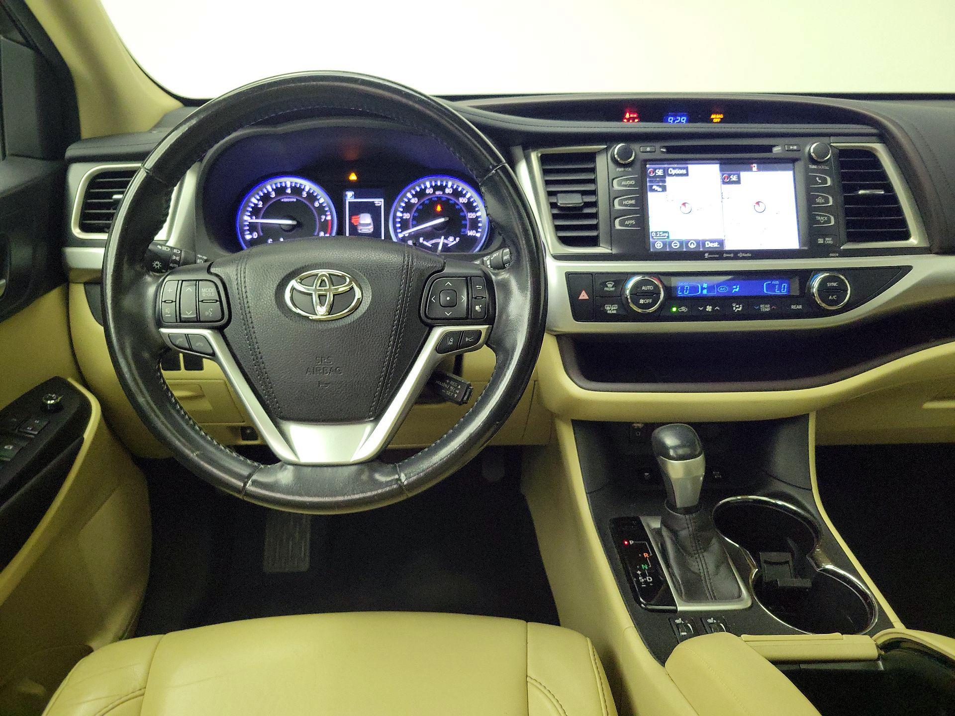 Thumbnail: 2017 Toyota Highlander - 10