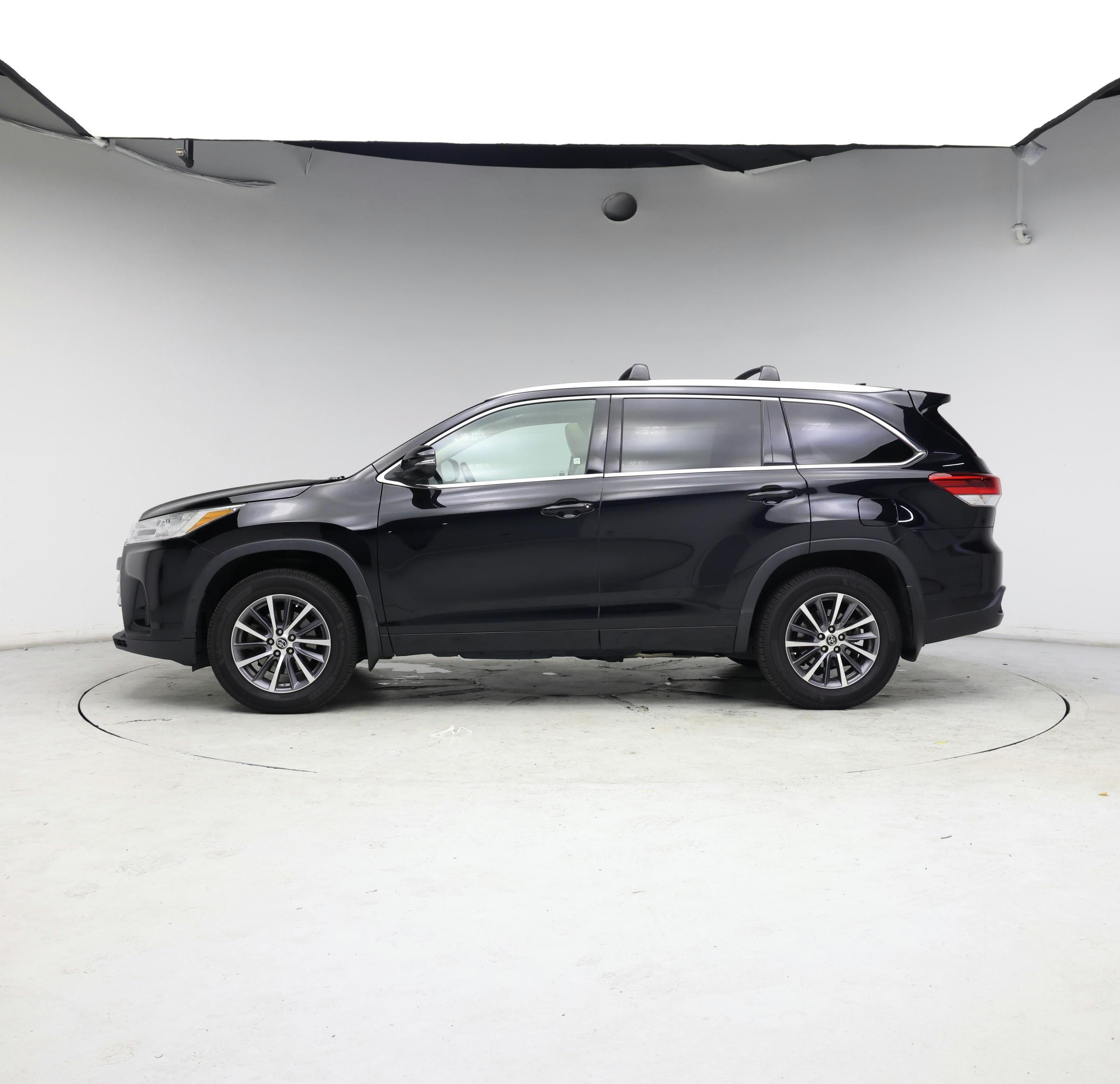 Thumbnail: 2017 Toyota Highlander - 3