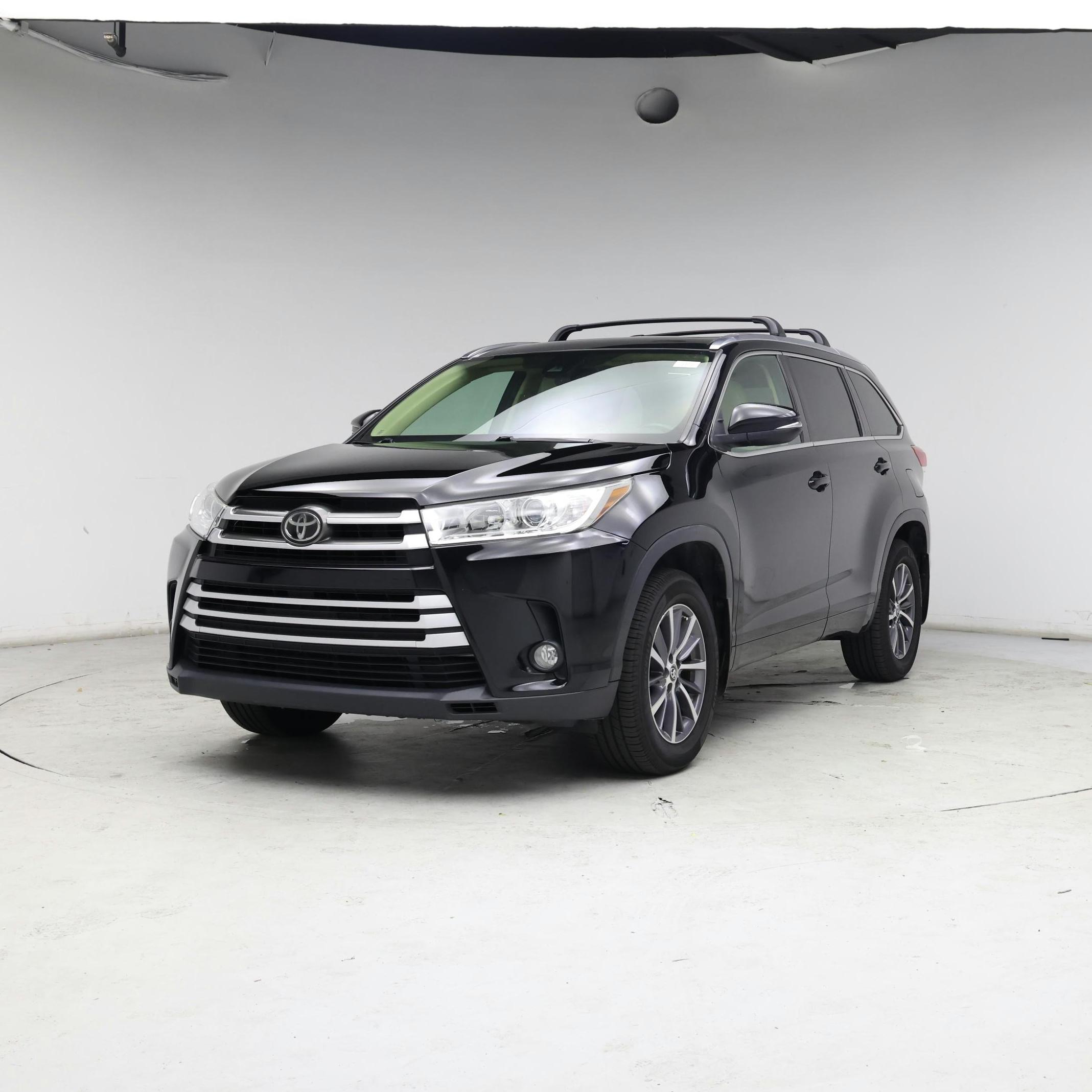 Thumbnail: 2017 Toyota Highlander - 4