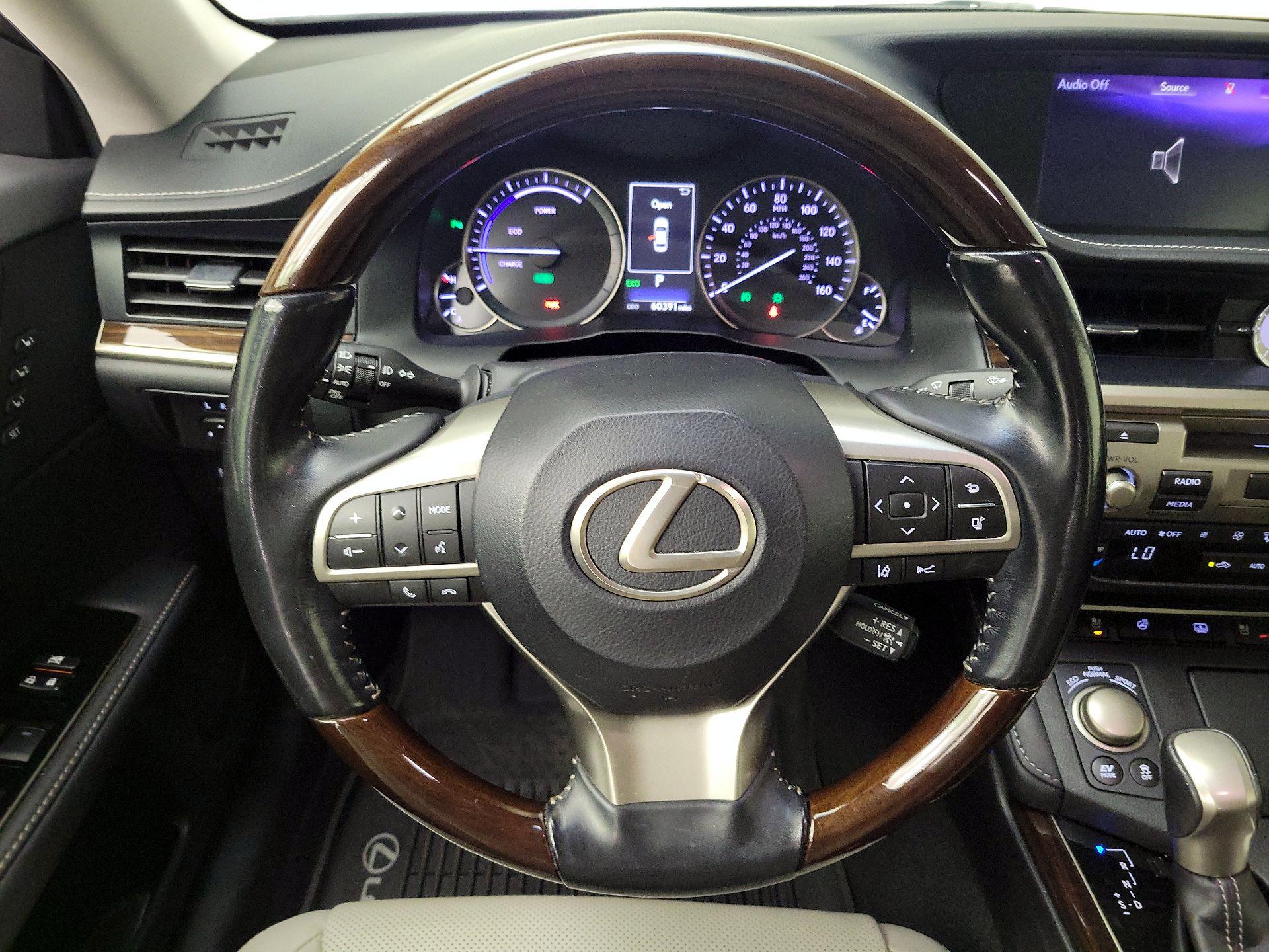 Thumbnail: 2017 Lexus ES - 10