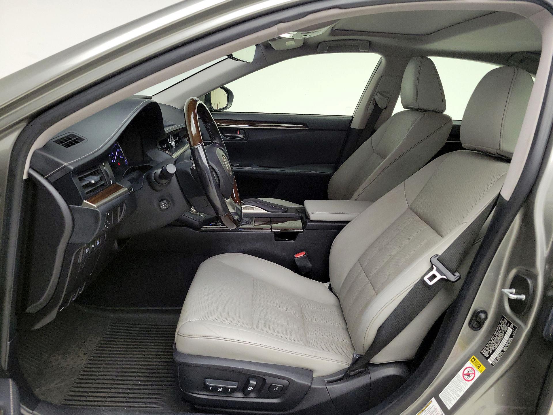 Thumbnail: 2017 Lexus ES - 11
