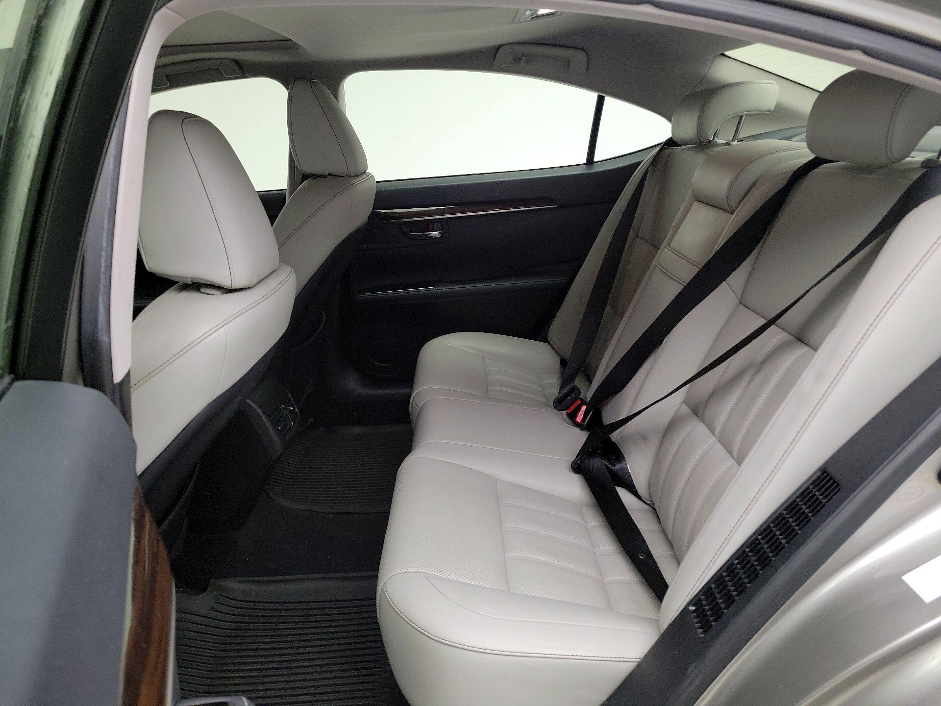 Thumbnail: 2017 Lexus ES - 20