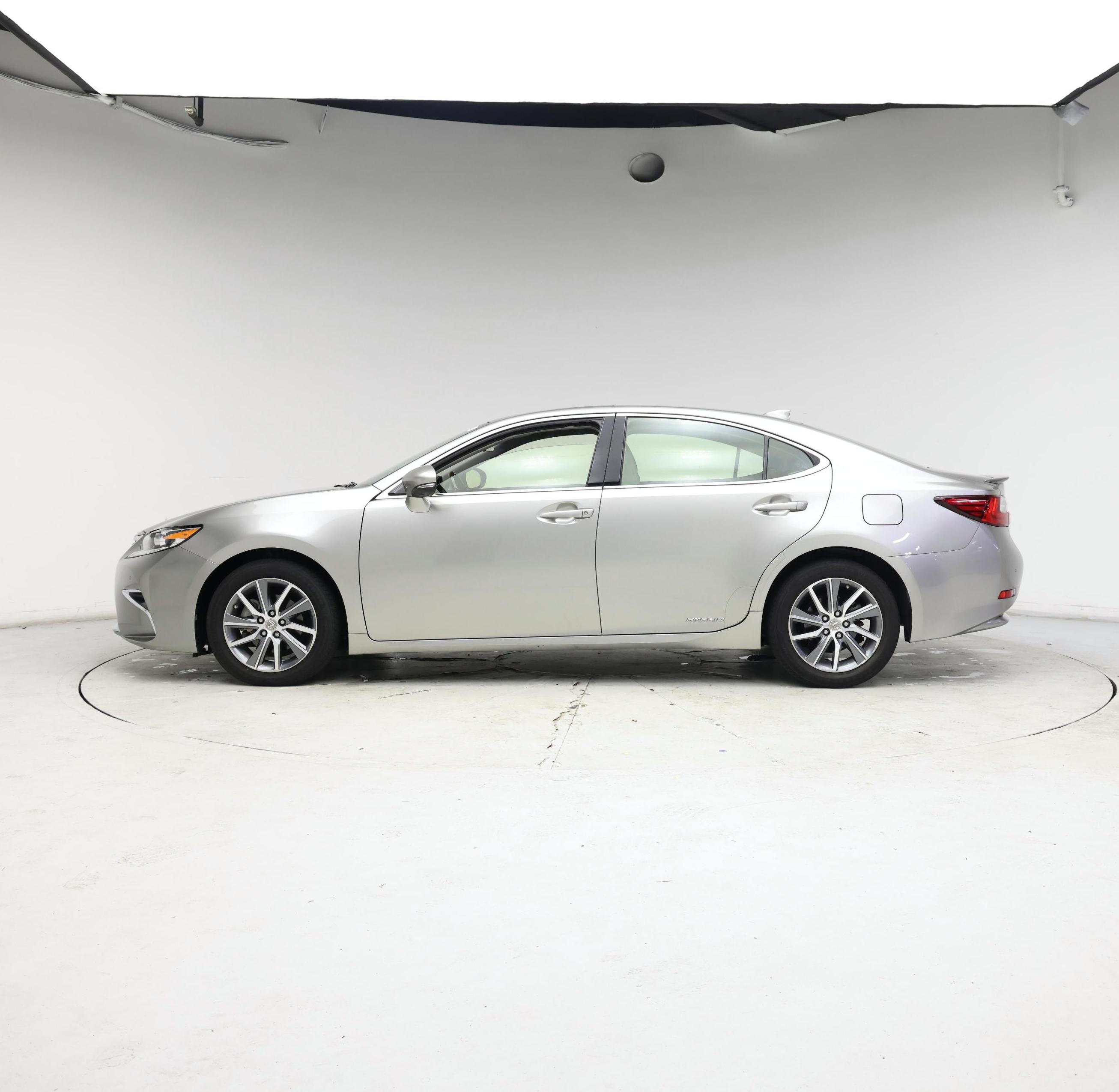 Thumbnail: 2017 Lexus ES - 3