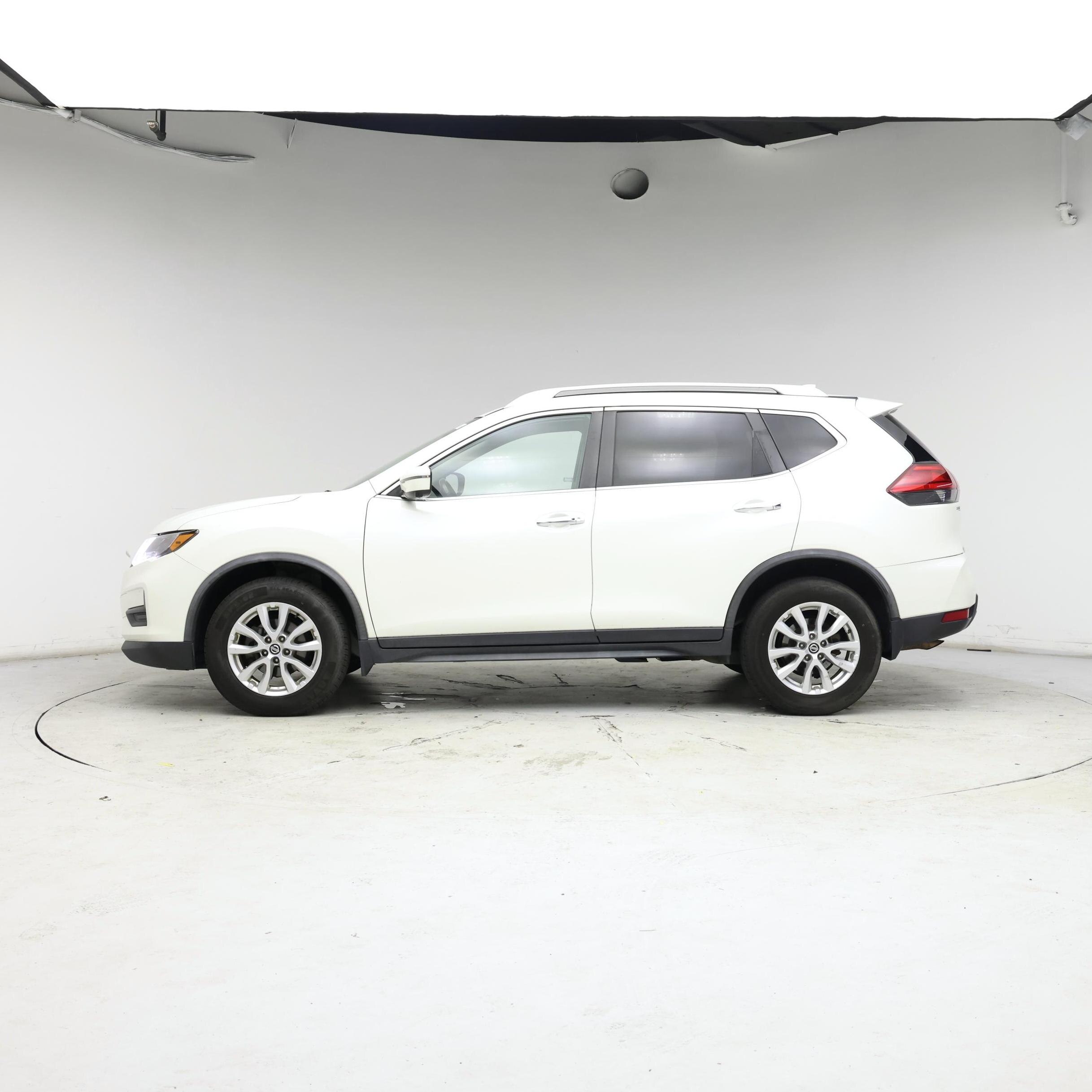 Thumbnail: 2017 Nissan Rogue - 3