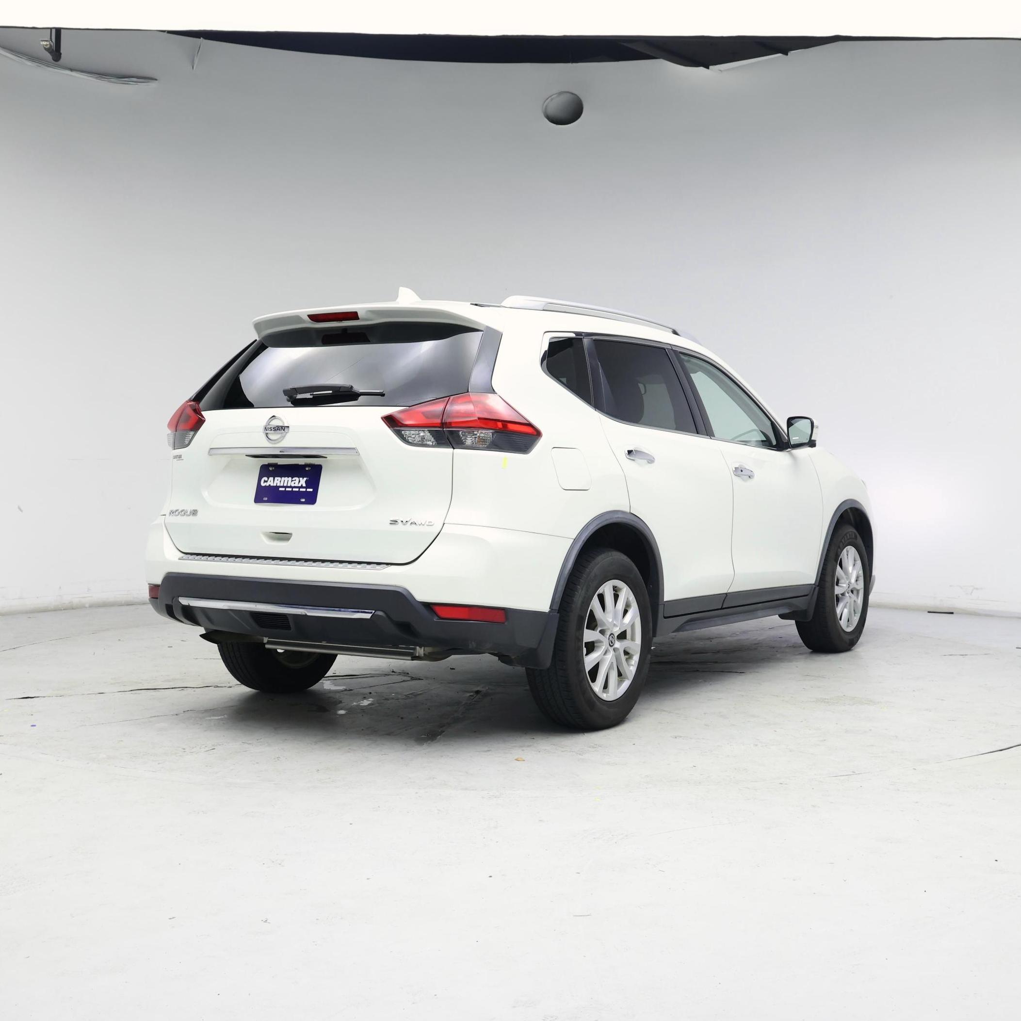 Thumbnail: 2017 Nissan Rogue - 8