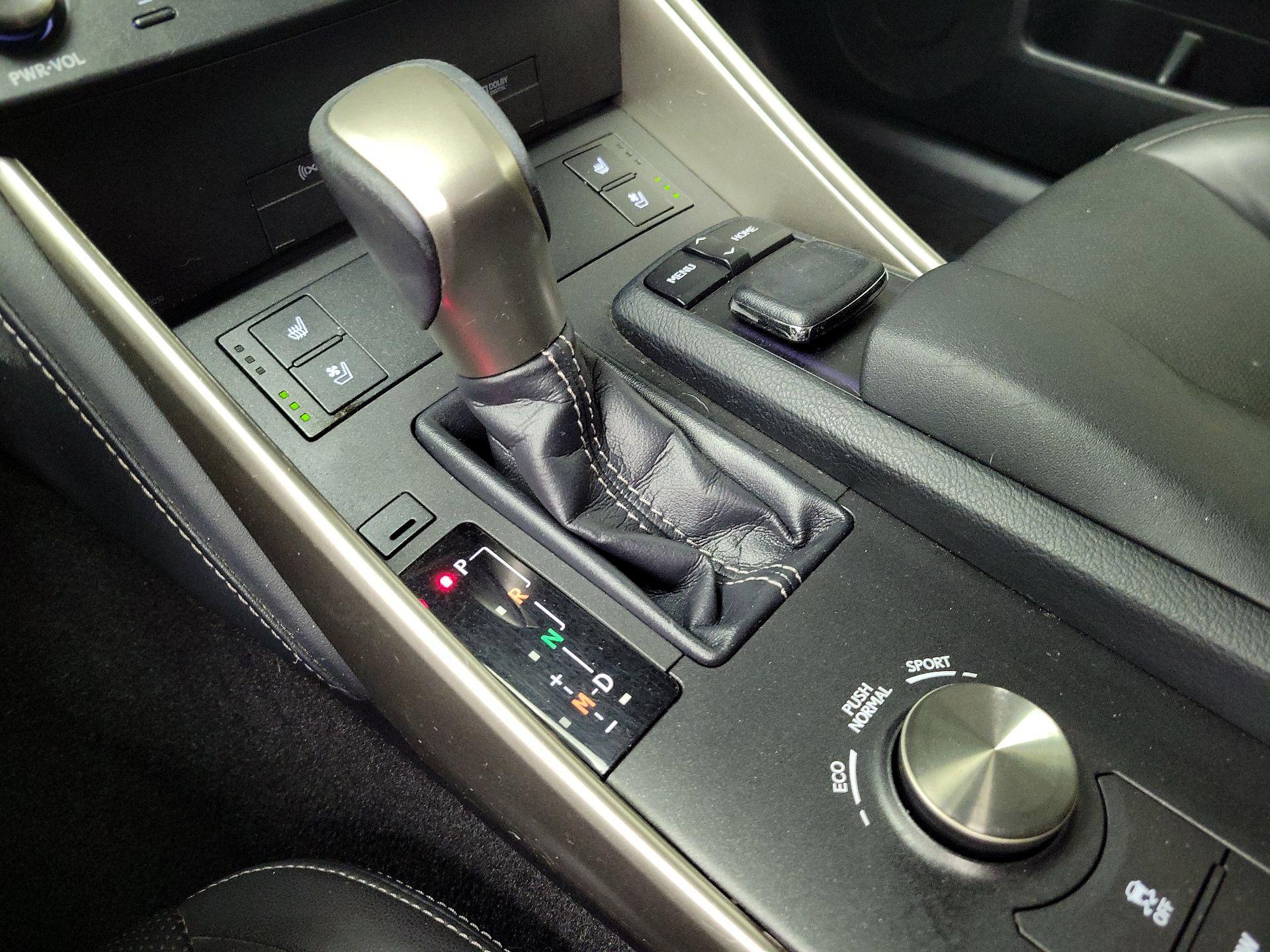Thumbnail: 2015 Lexus IS - 17