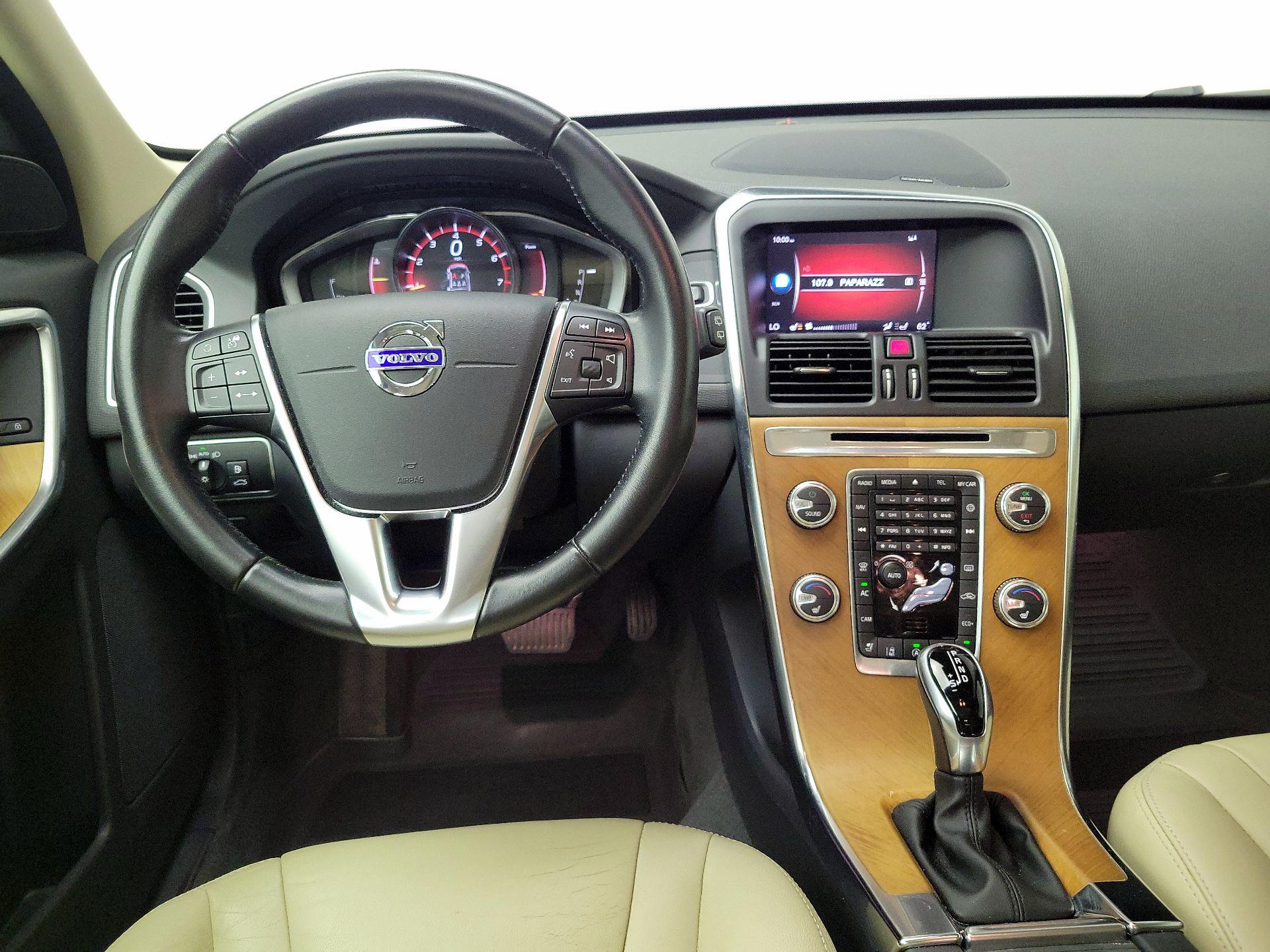 Thumbnail: 2017 Volvo XC60 - 10