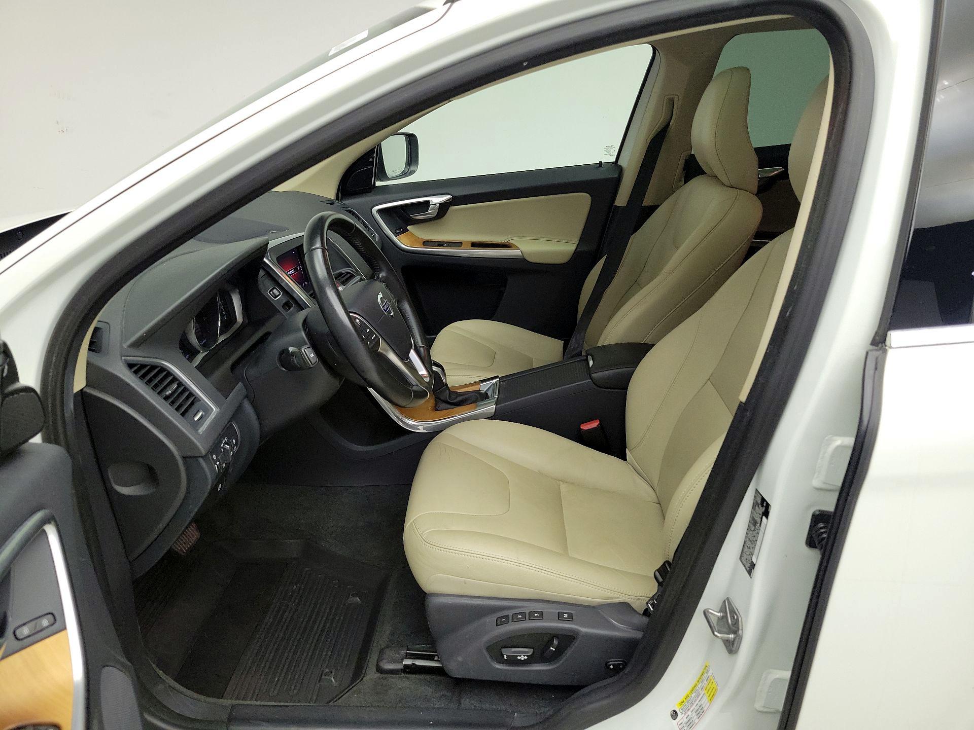 Thumbnail: 2017 Volvo XC60 - 11