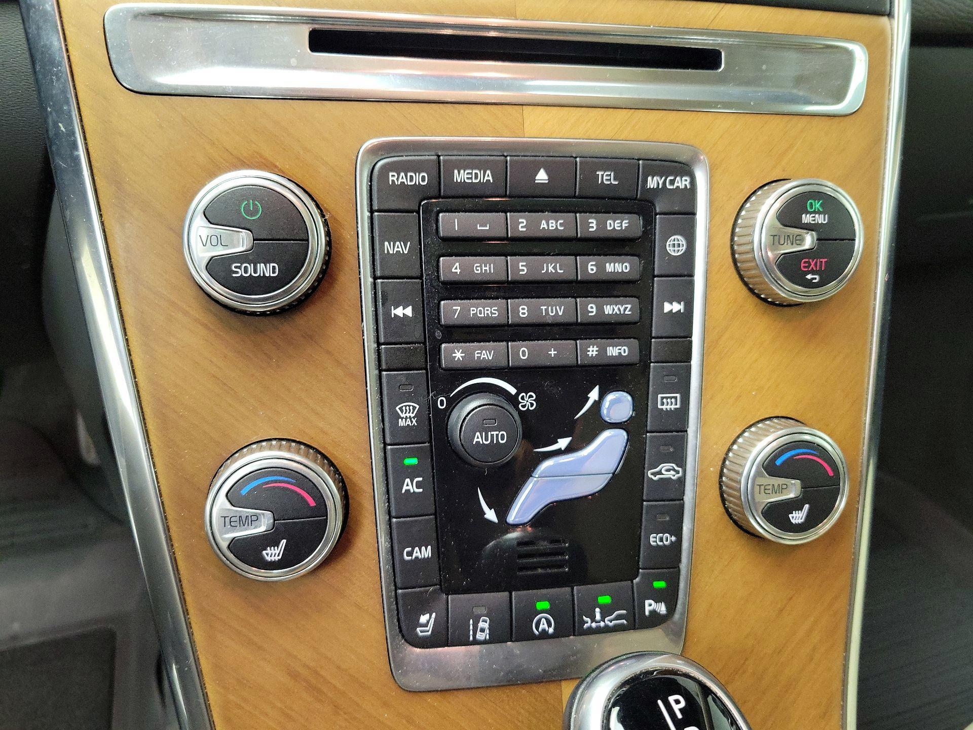 Thumbnail: 2017 Volvo XC60 - 16