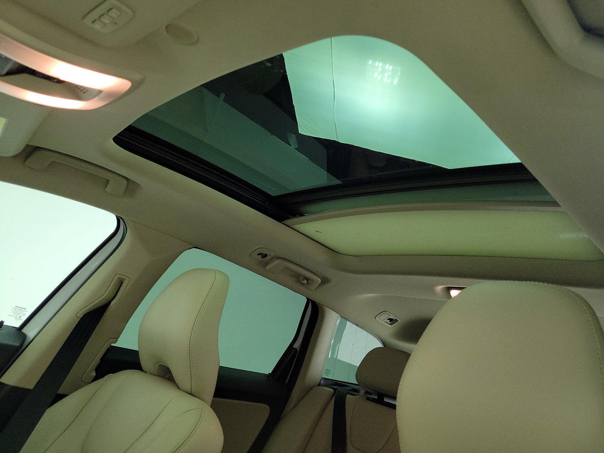 Thumbnail: 2017 Volvo XC60 - 19