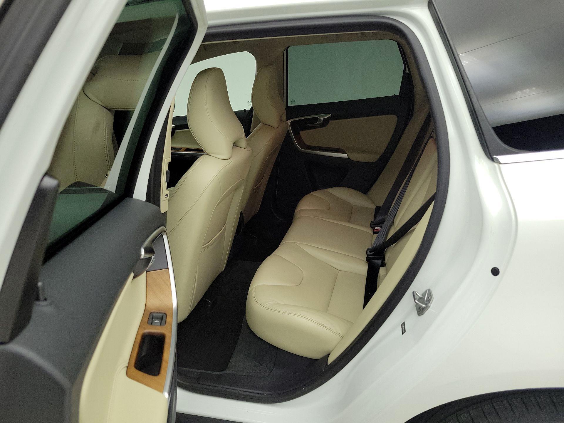 Thumbnail: 2017 Volvo XC60 - 20